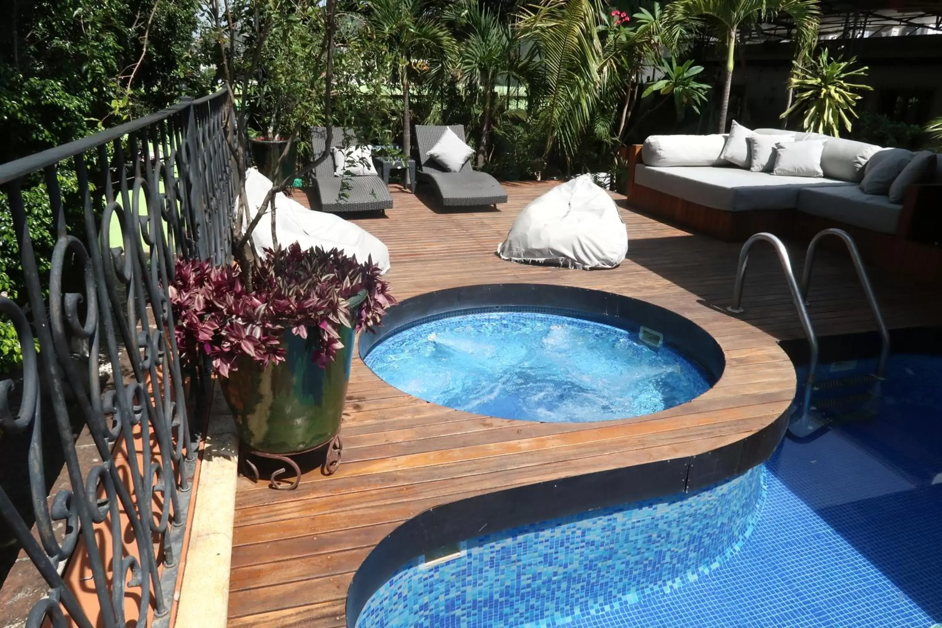 Swimming Pool in Los Pilares Hotel