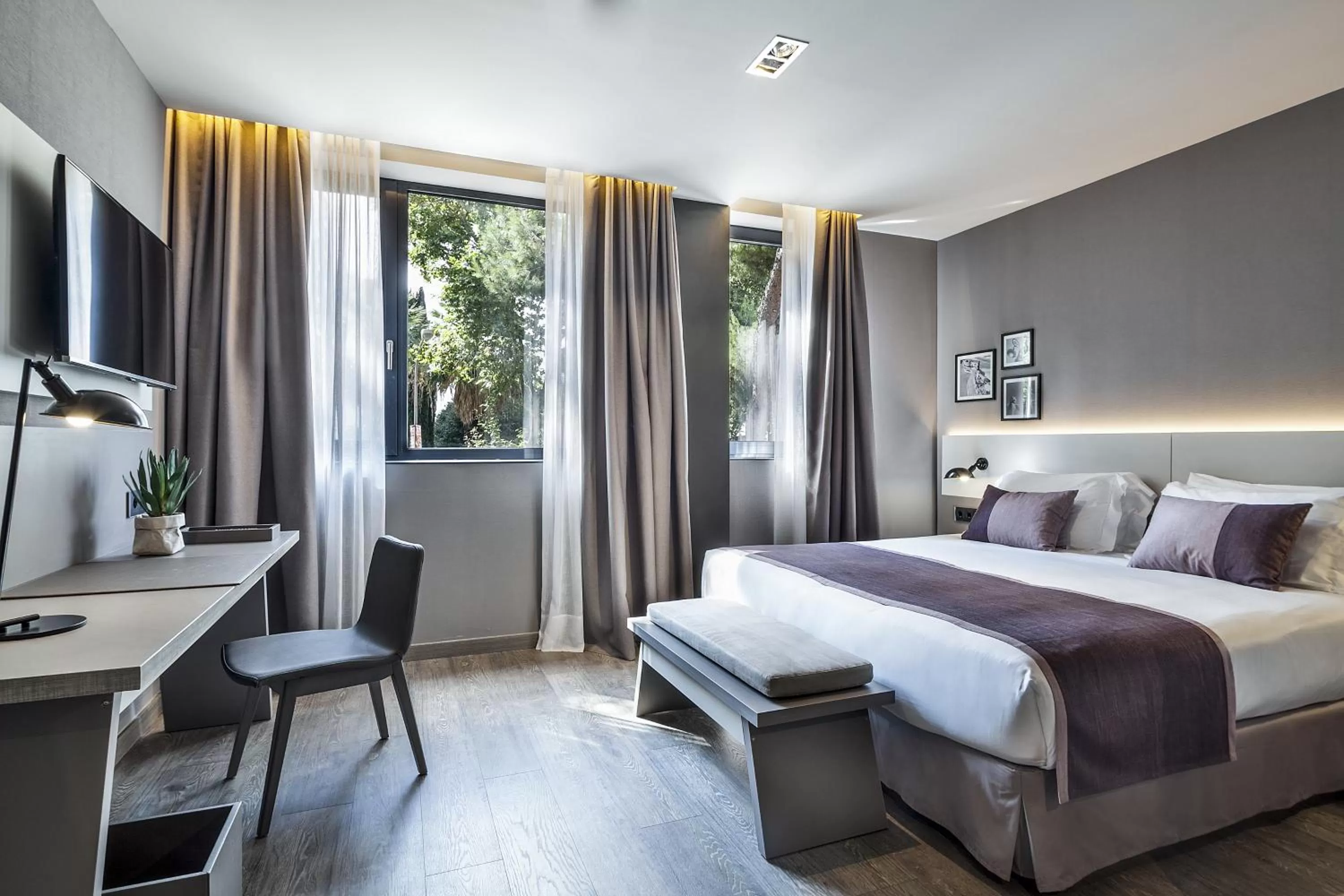 Bedroom, Bed in Upper Diagonal