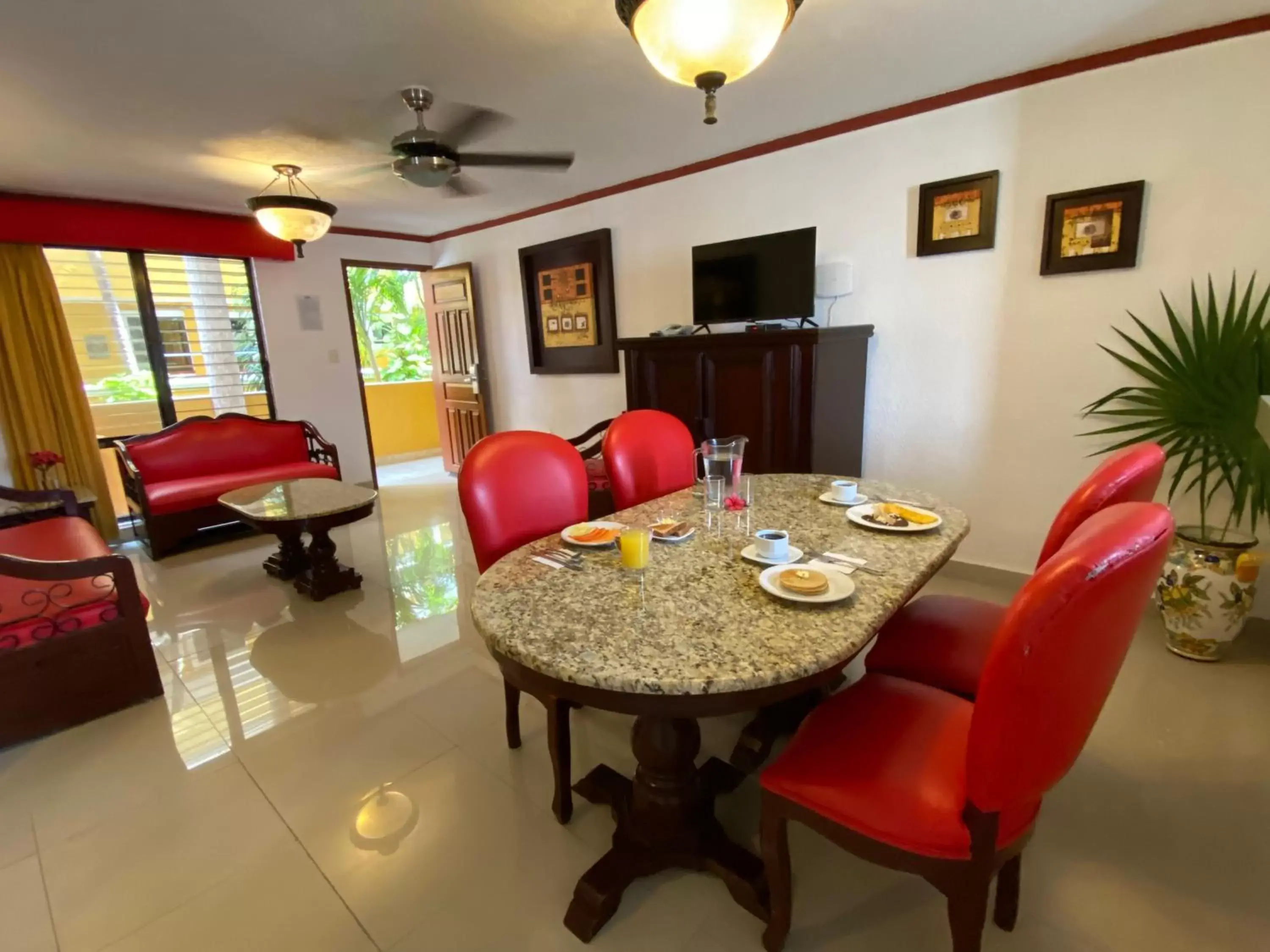 Dining Area in Hotel Las Golondrinas