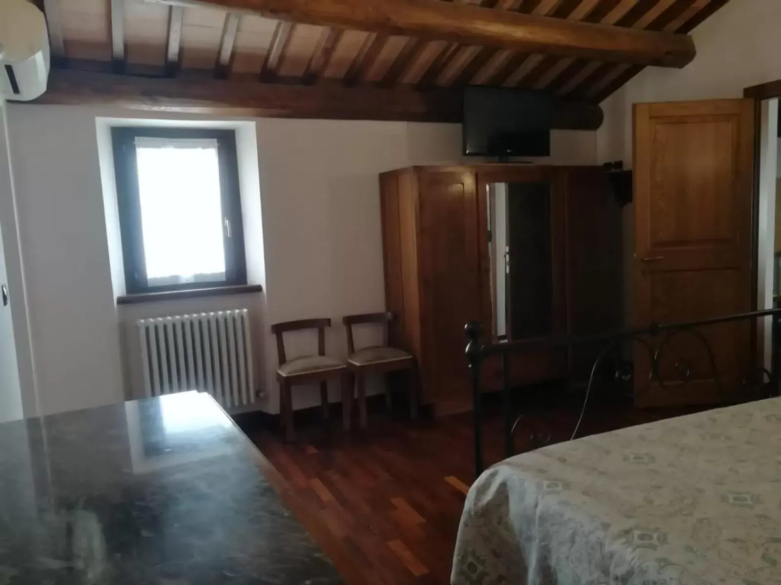 Photo of the whole room, TV/Entertainment Center in Agriturismo La Cantina
