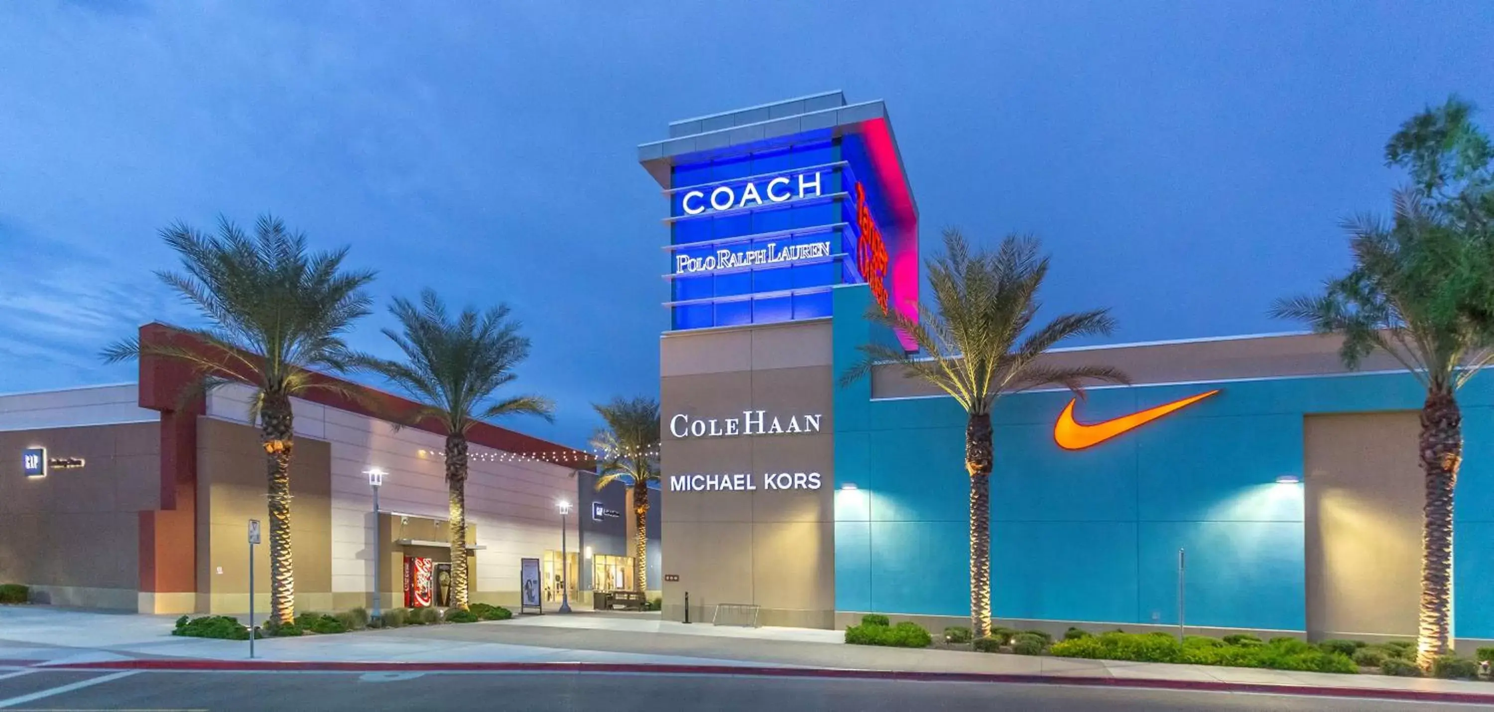 Property building in Hampton Inn & Suites Phoenix Glendale-Westgate Property building in Hampton Inn & Suites Phoenix Glendale-Westgate