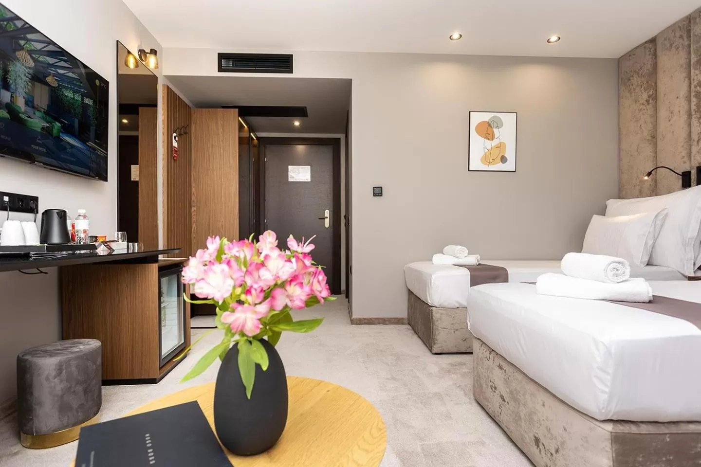 Photo of the whole room, Bed in Abrazo Sofia Hotel by HMG