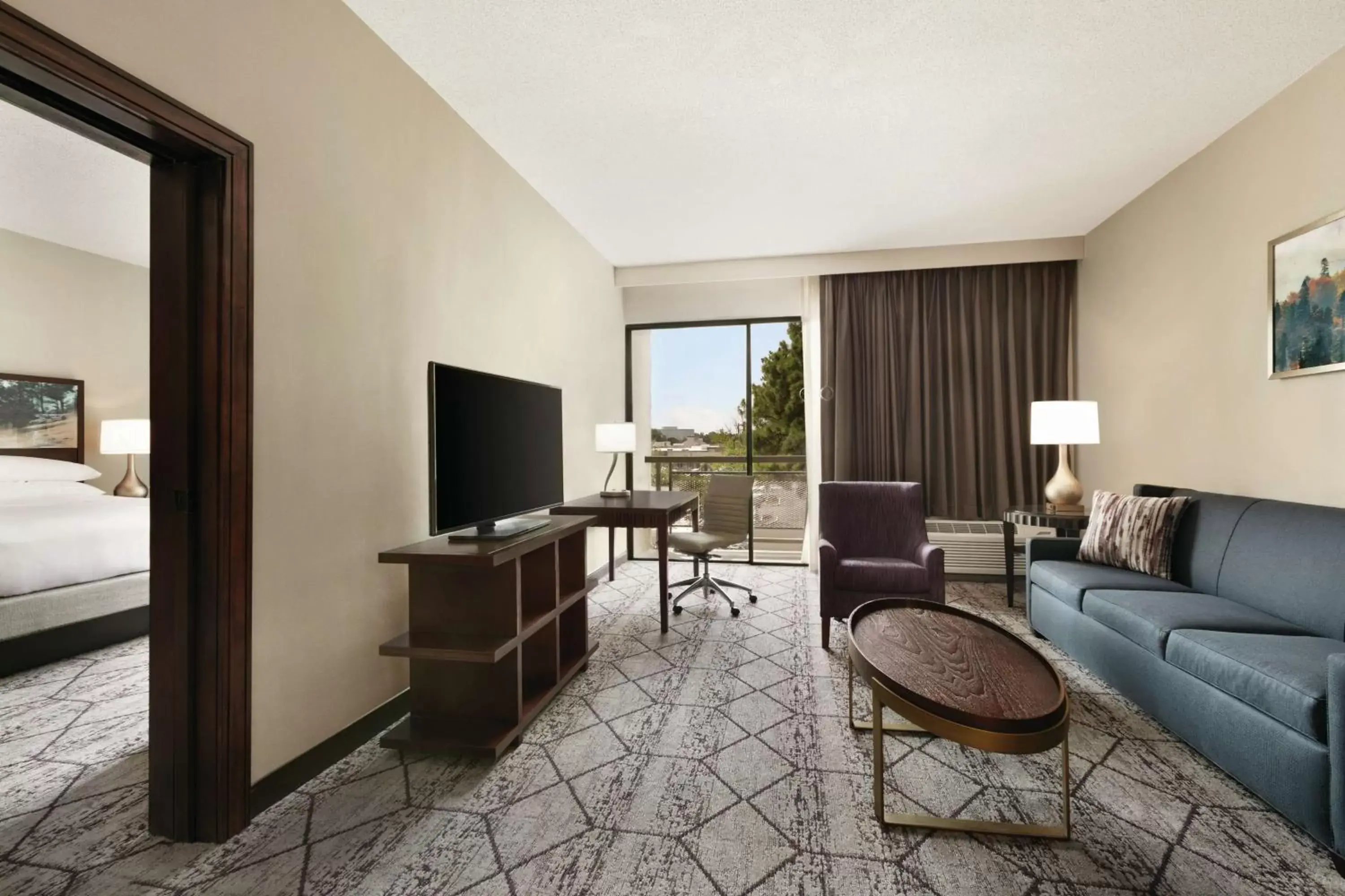 Bedroom, Seating Area in DoubleTree by Hilton Atlanta Northeast/Northlake