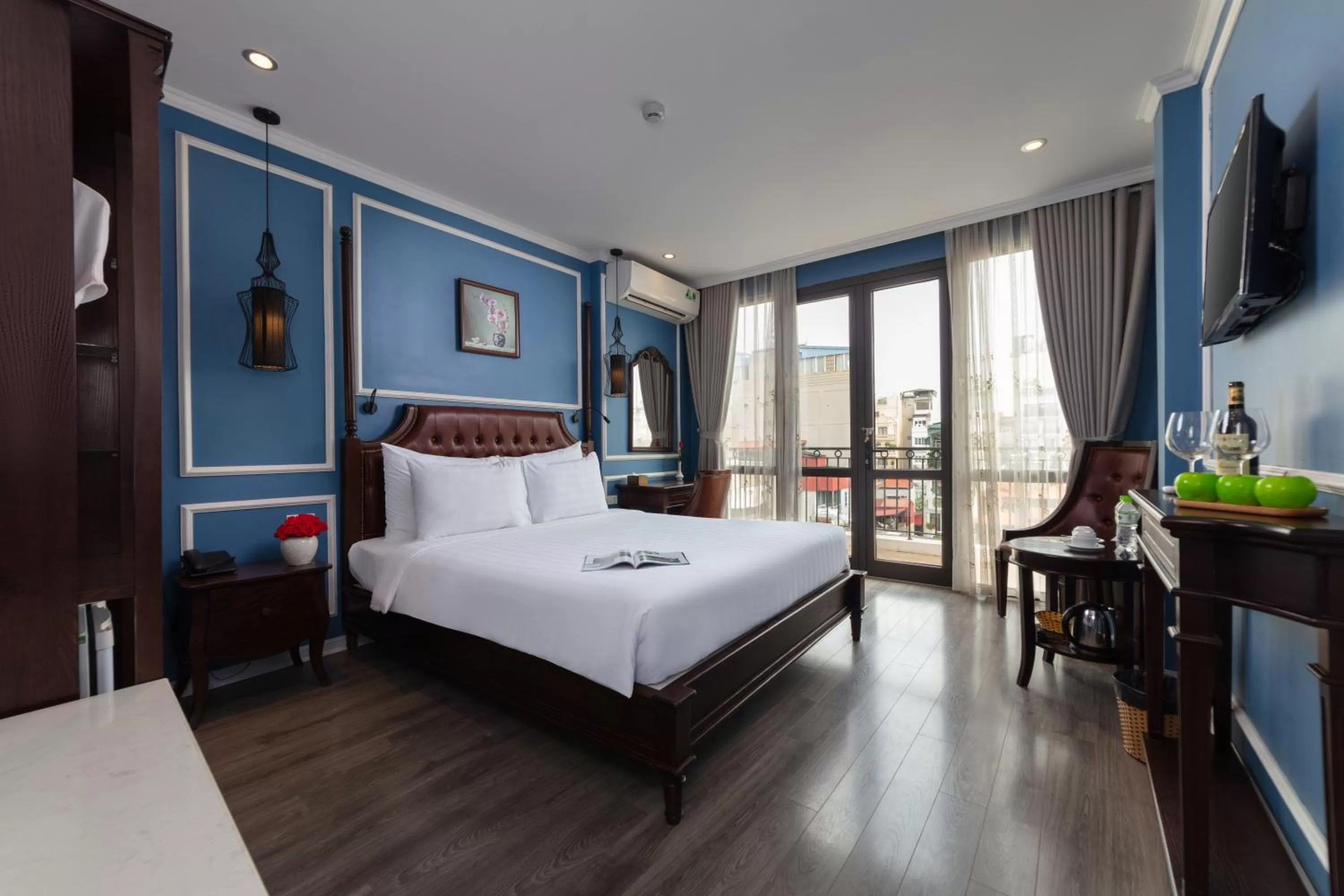 Photo of the whole room, Bed in Suddha Boutique Hotel