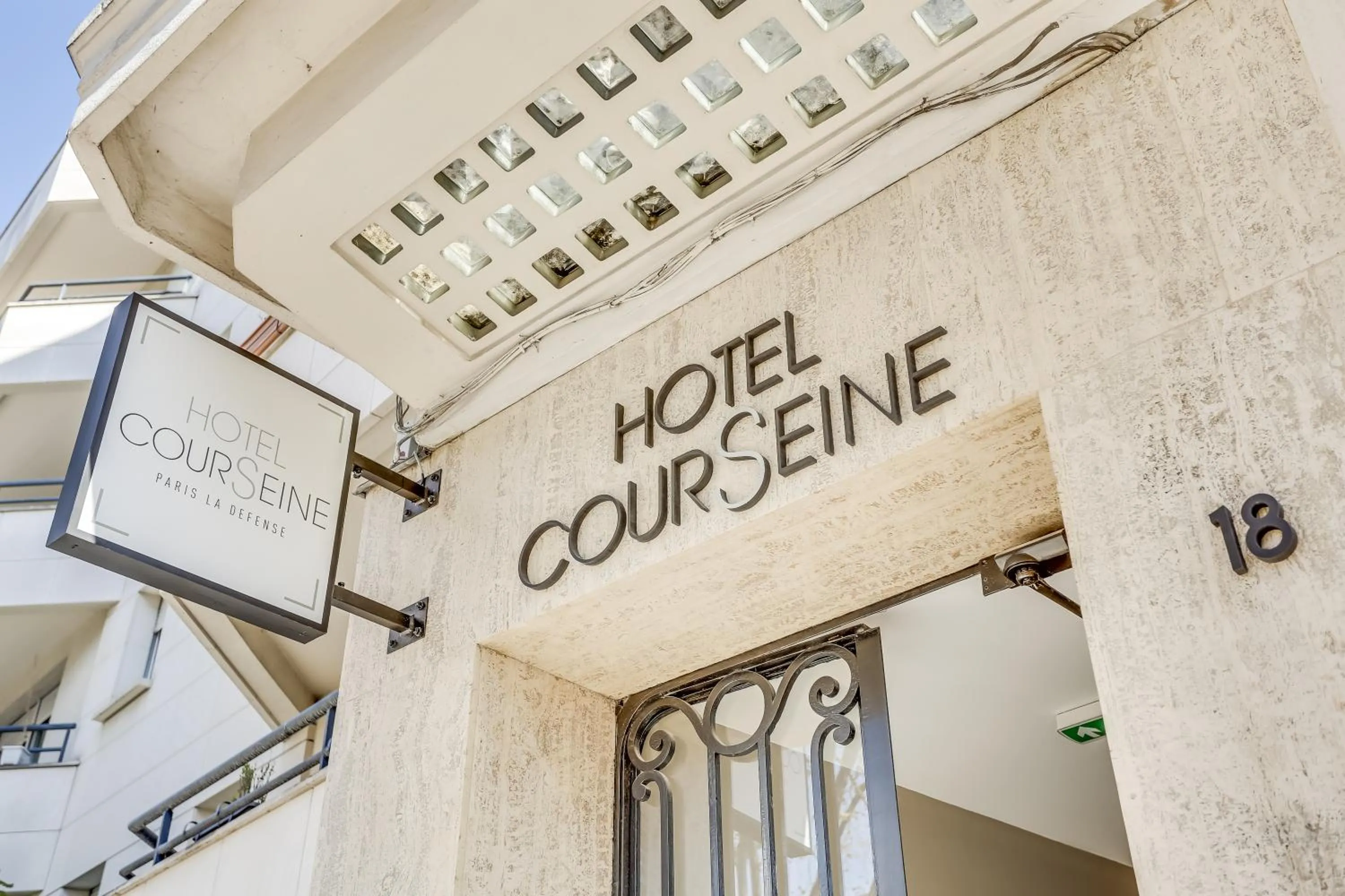 Facade/entrance in Hotel Courseine