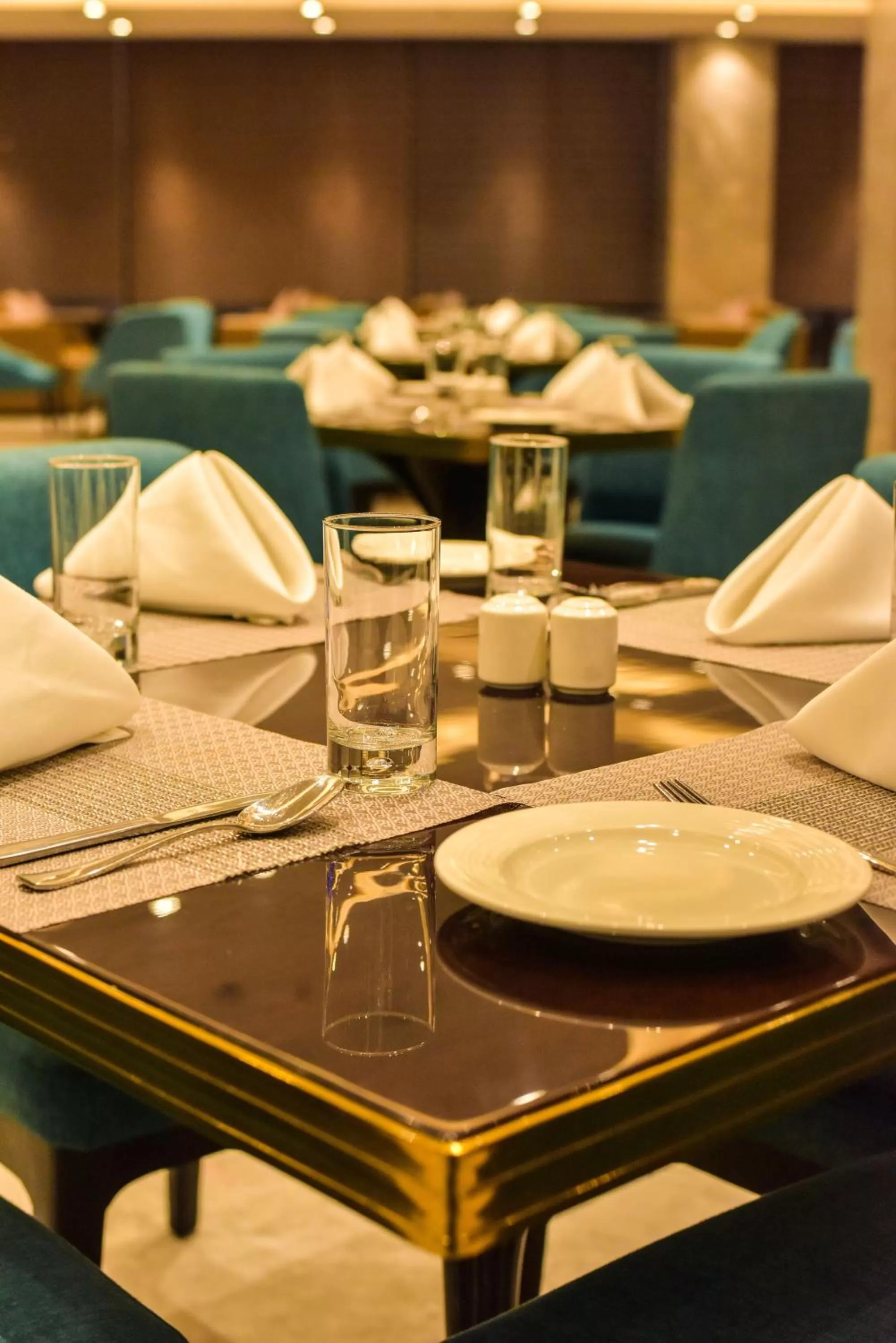 Restaurant/places to eat in Ratnamouli Palace