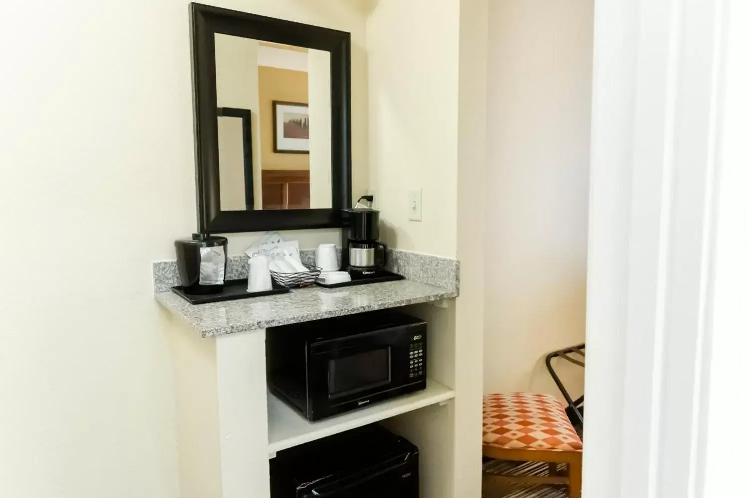 Coffee/Tea Facilities in Country Inn & Suites by Radisson, Helen, GA