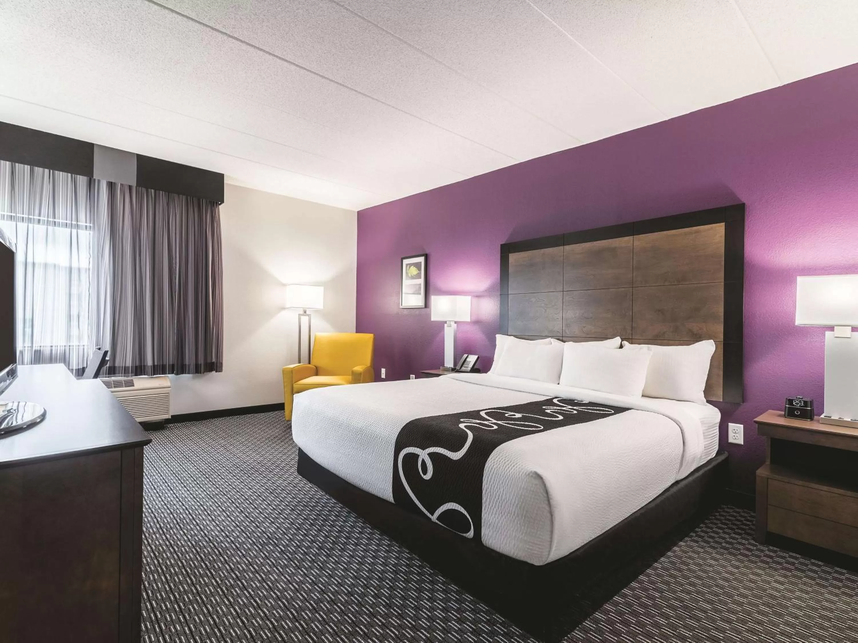 Photo of the whole room, Bed in La Quinta by Wyndham Salem NH