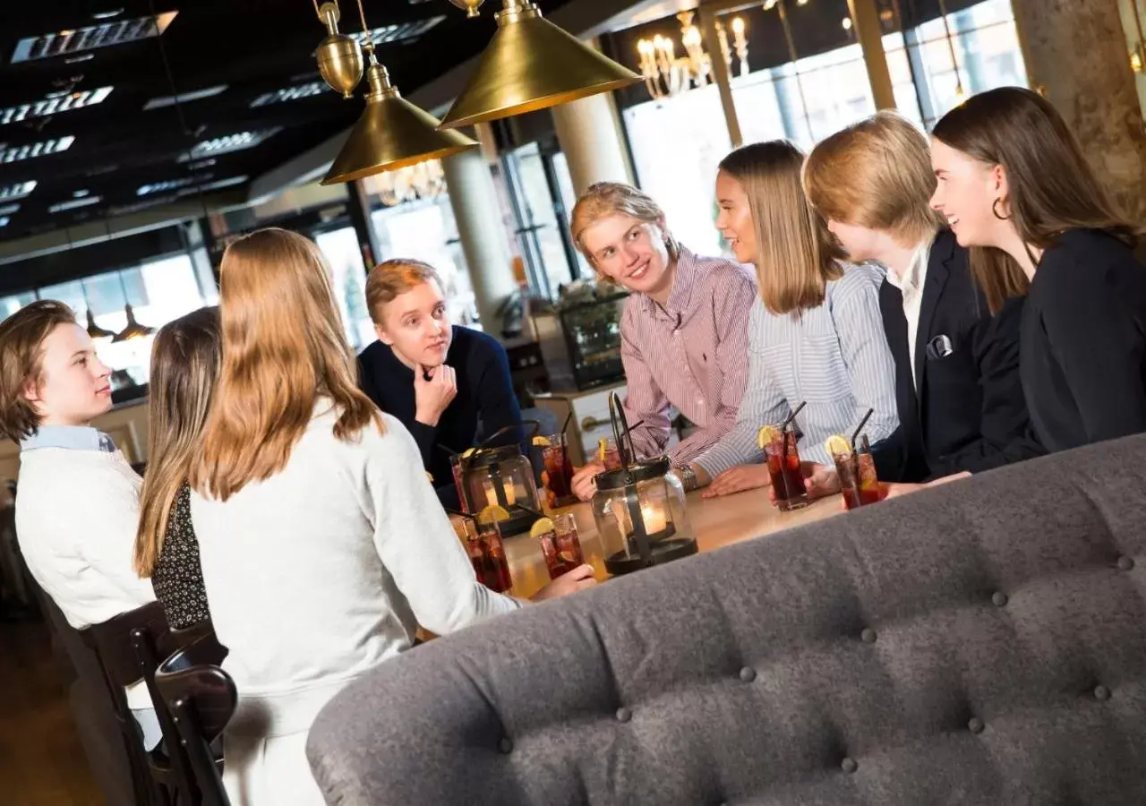 Lounge or bar in Original Sokos Hotel Alexandra Jyväskylä