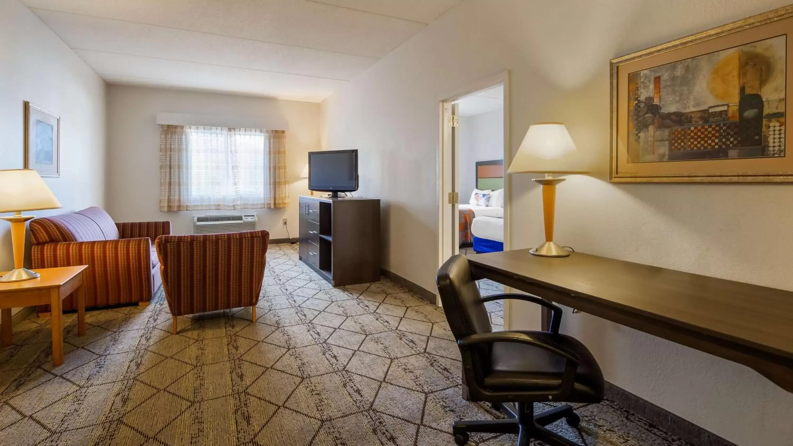 Photo of the whole room, TV/Entertainment Center in Best Western Plus Newport News
