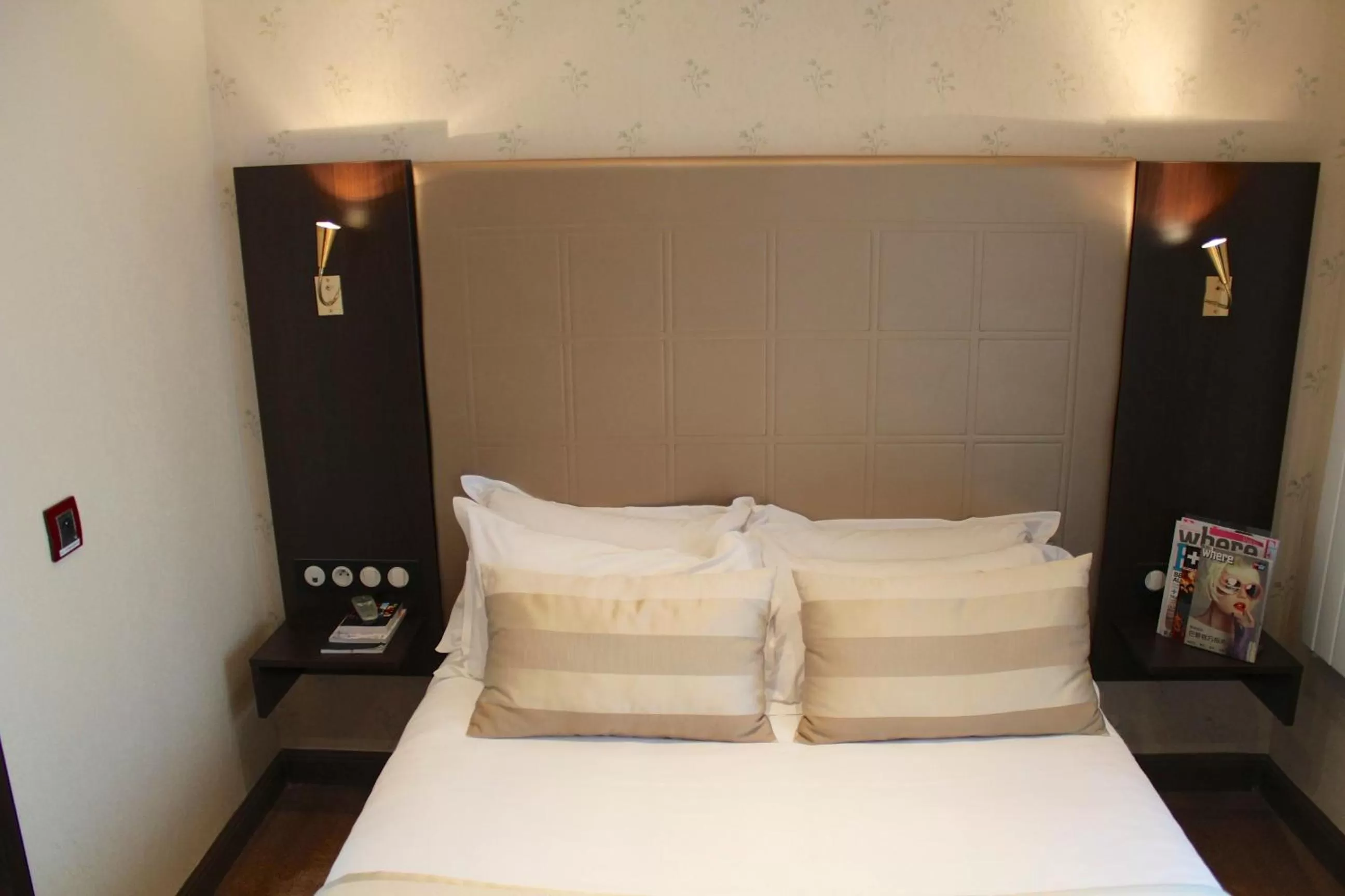 Bed in Best Western Empire Elysees