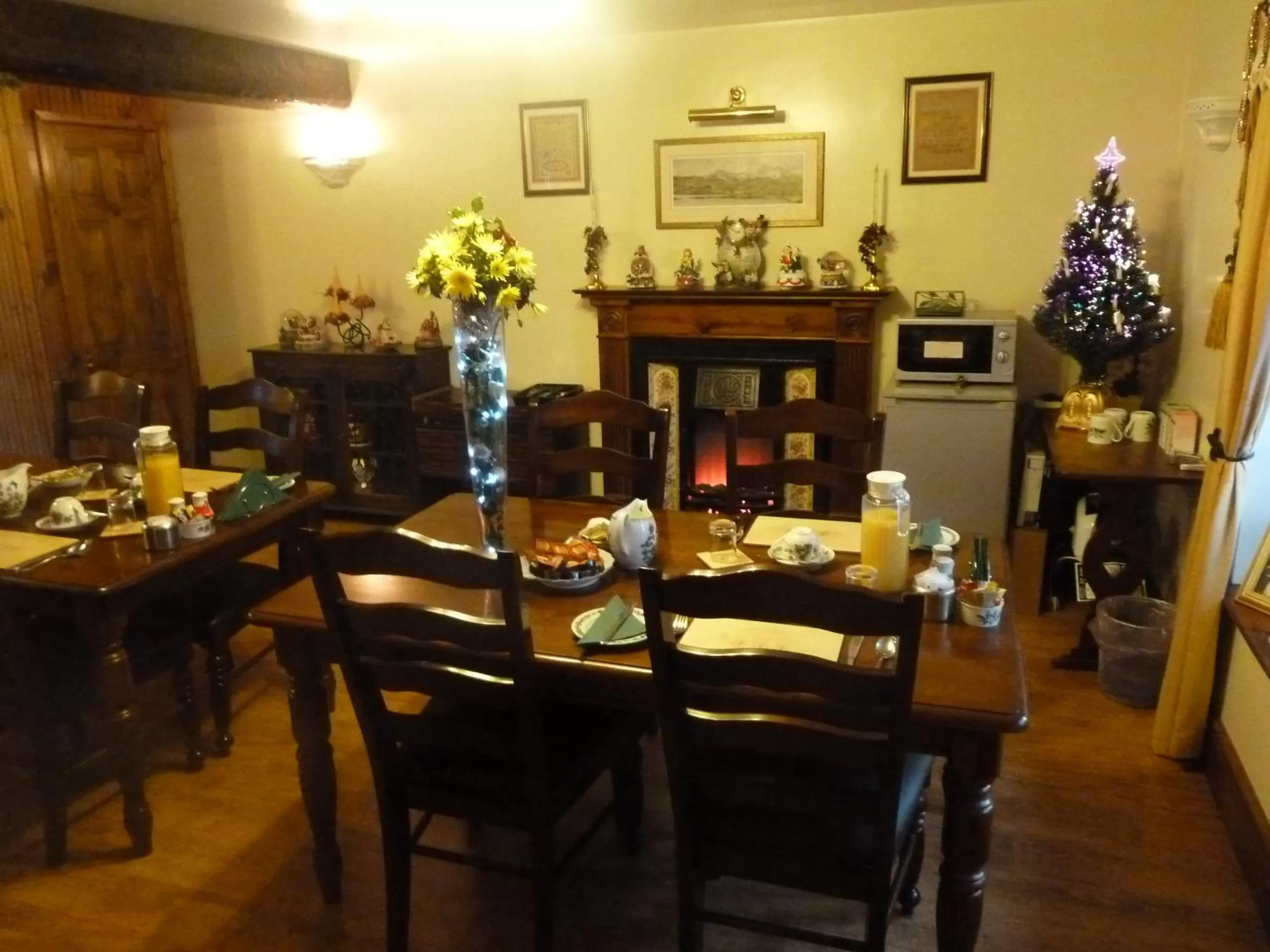 Dining area in Oakenholt Farm Bed and Breakfast