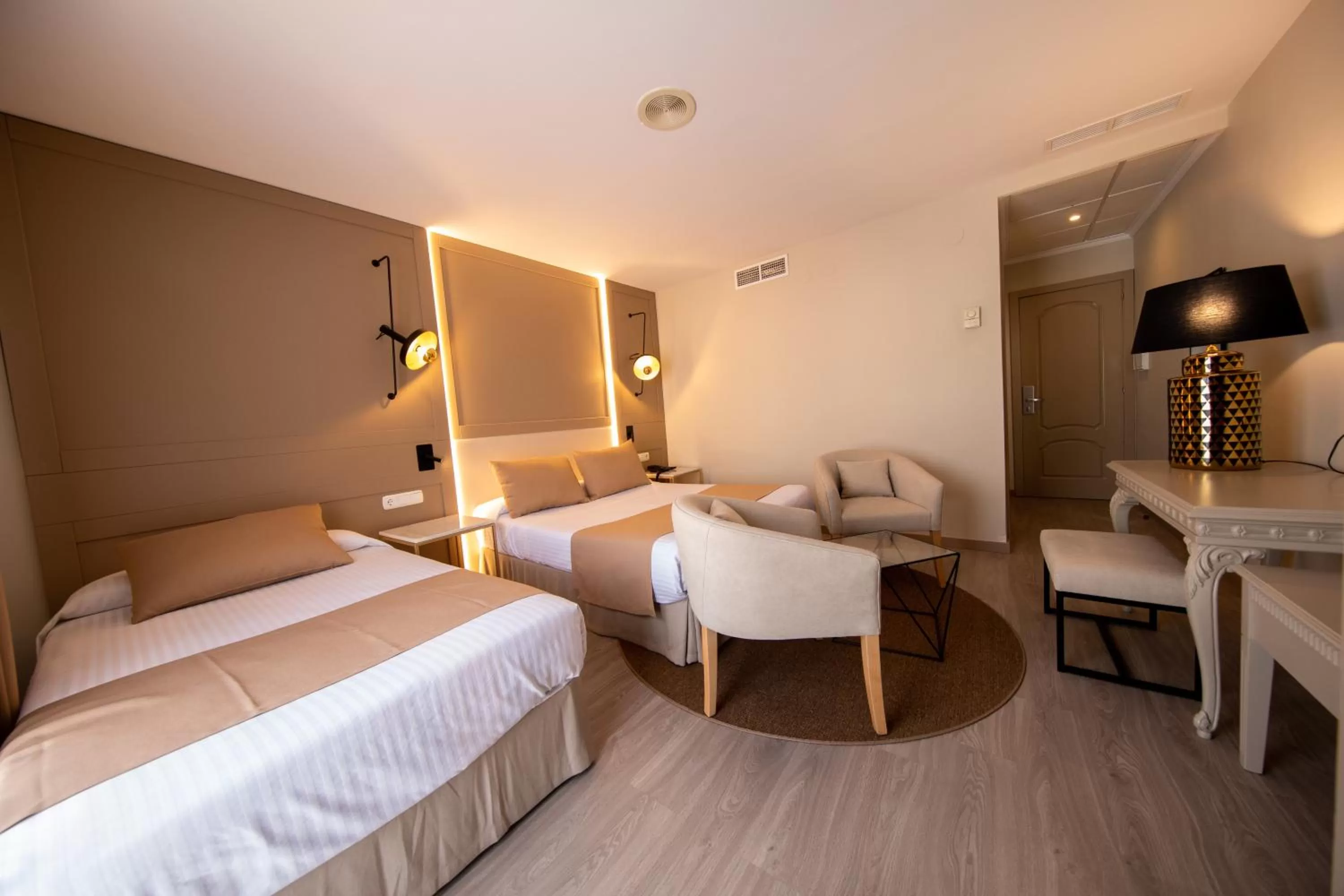 Photo of the whole room, Bed in Hotel Casablanca