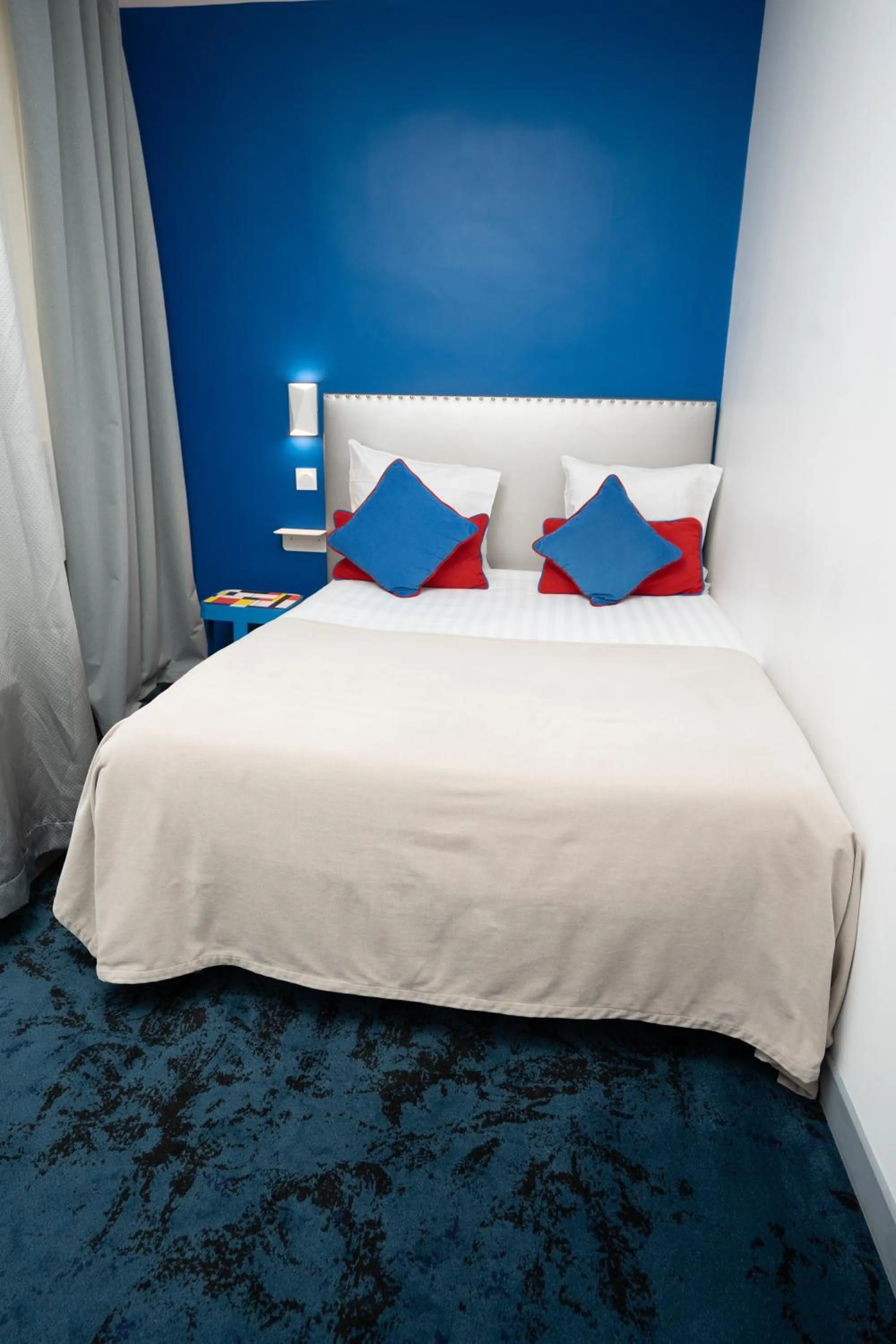 Bed in Hôtel Du Mont Dore Batignolles