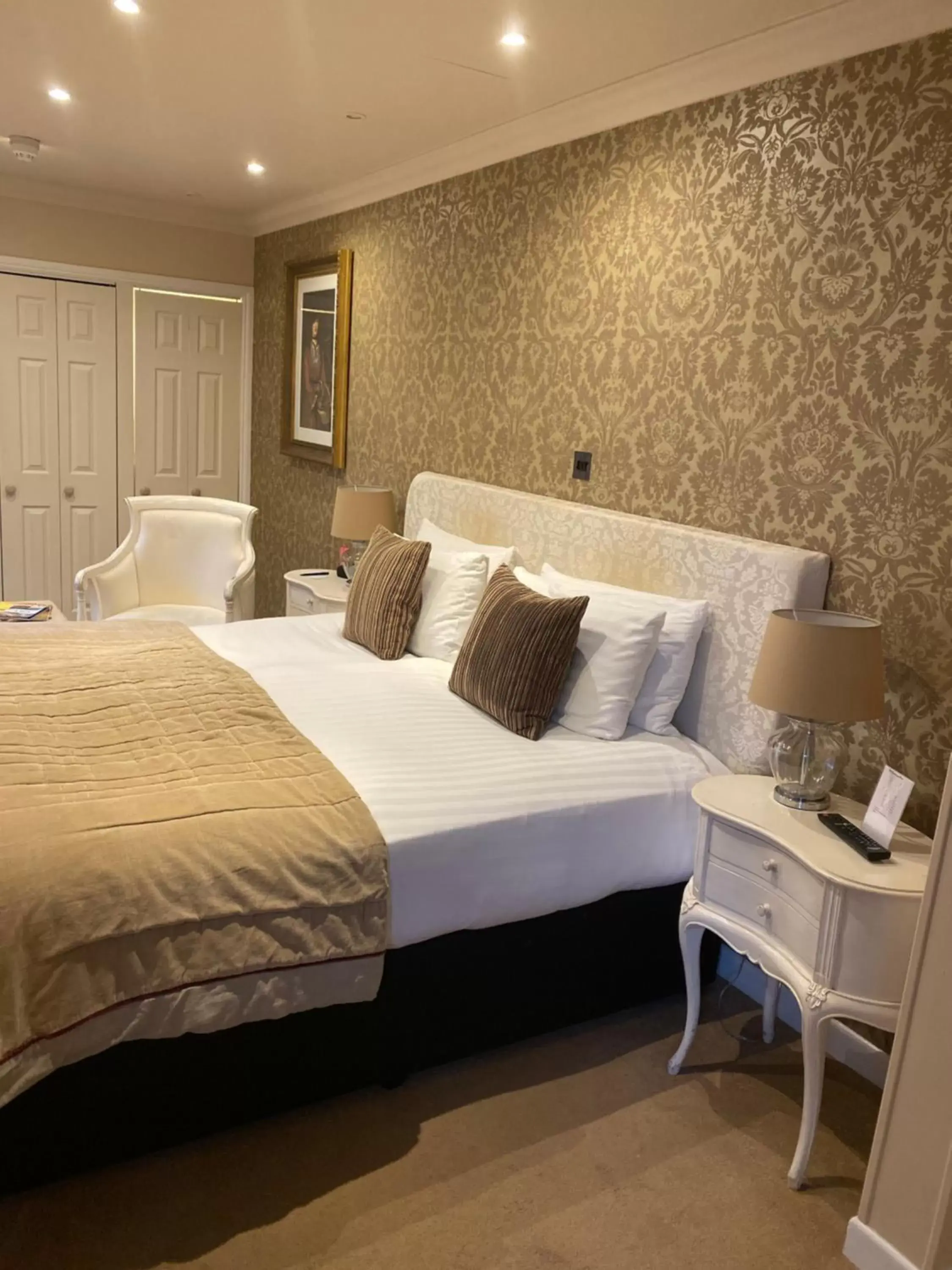 Bed in Langtry Manor Hotel