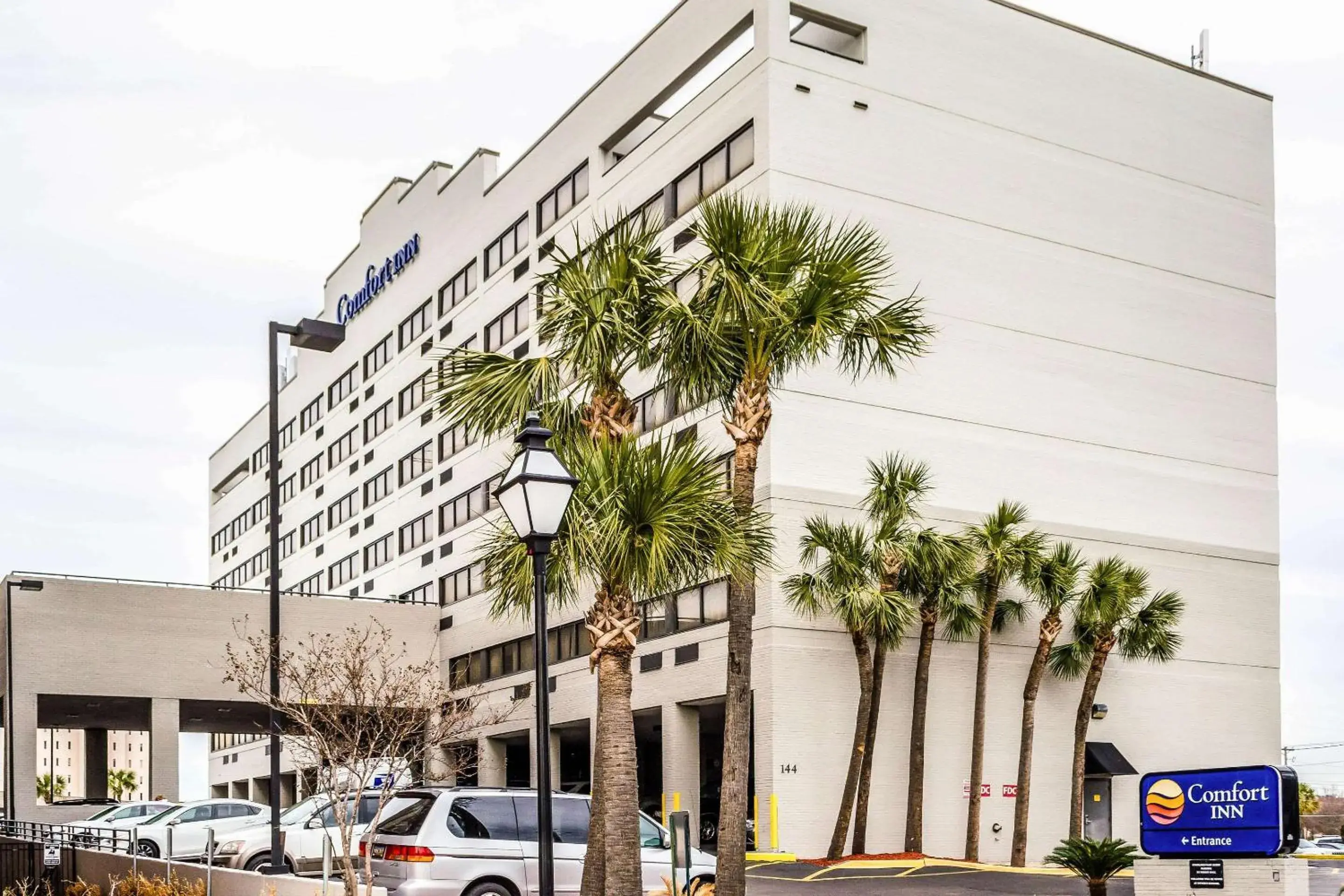 Property Building in Comfort Inn Downtown Charleston