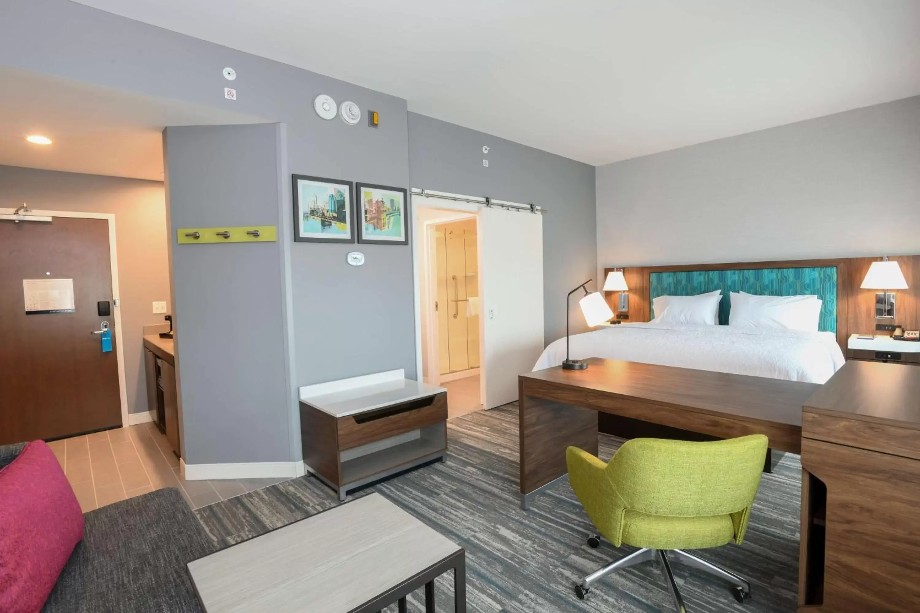 Bedroom, Bed in Hampton Inn & Suites Cincinnati Liberty Township