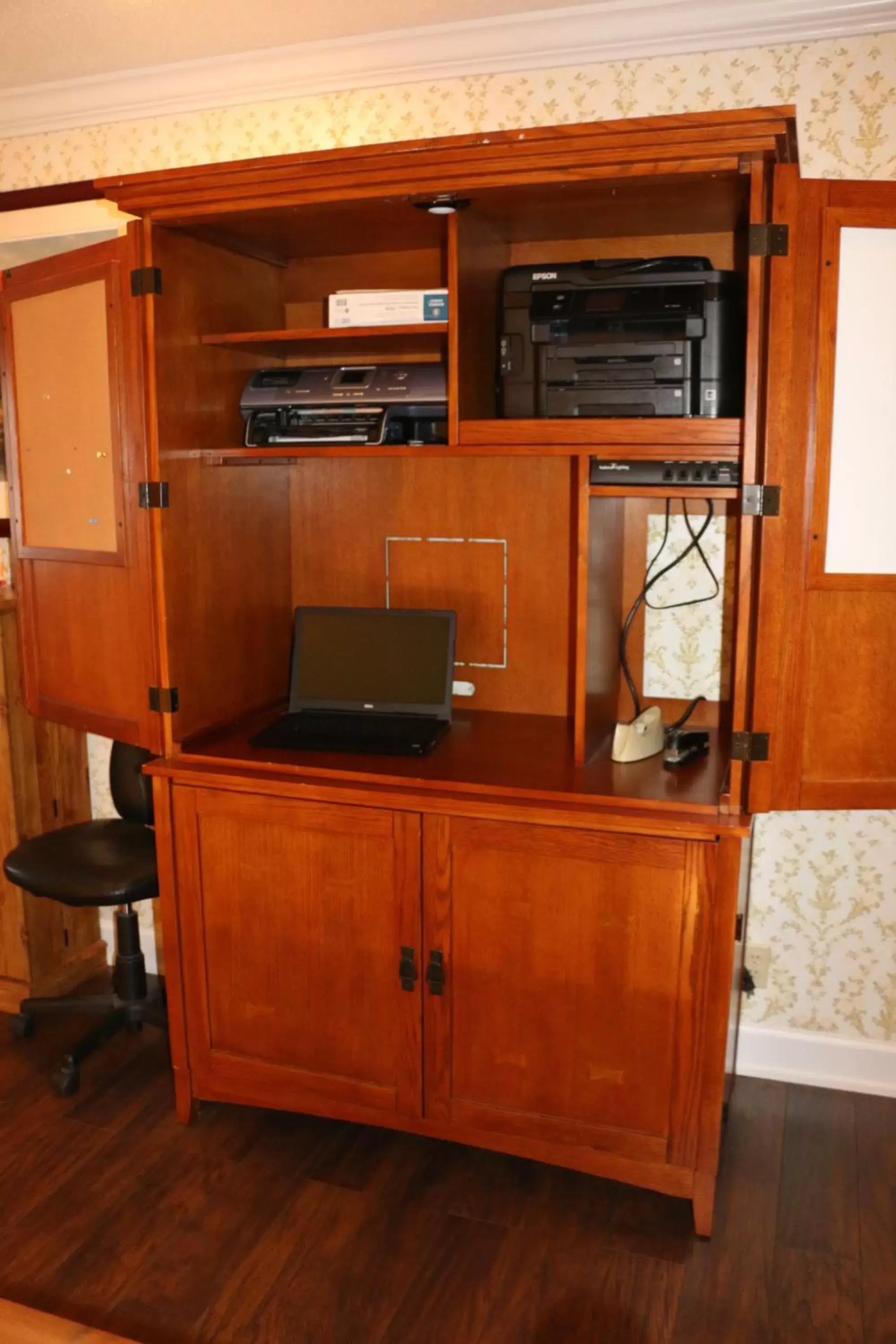 Business facilities, TV/Entertainment Center in Cedar Grove Inn