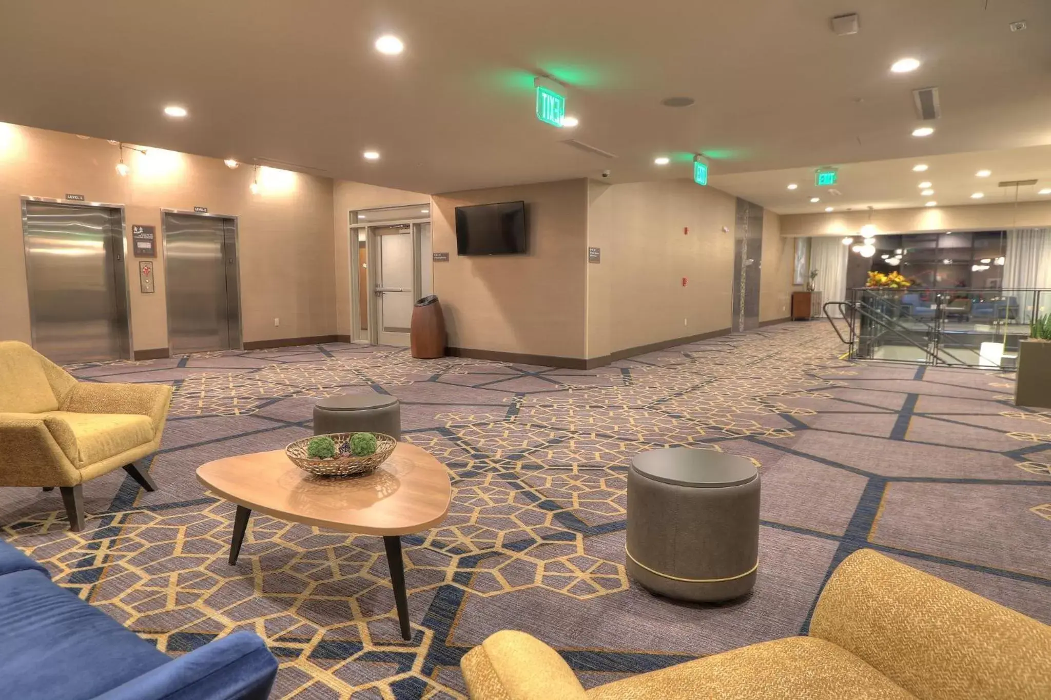 Meeting/conference room, Lobby/Reception in Holiday Inn & Suites Pigeon Forge Convention Center, an IHG Hotel