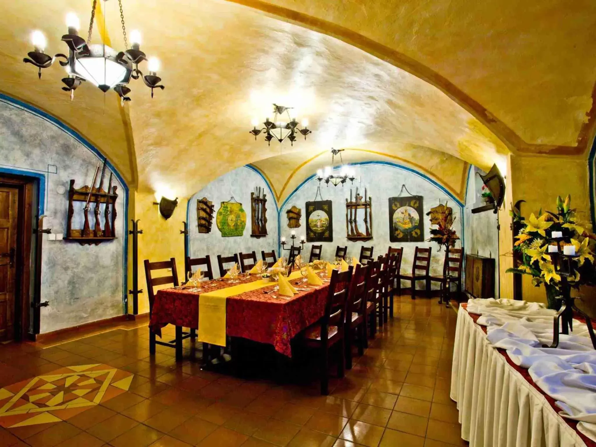 Restaurant/Places to Eat in Pytloun Old Armoury Hotel Prague, Stará Zbrojnice