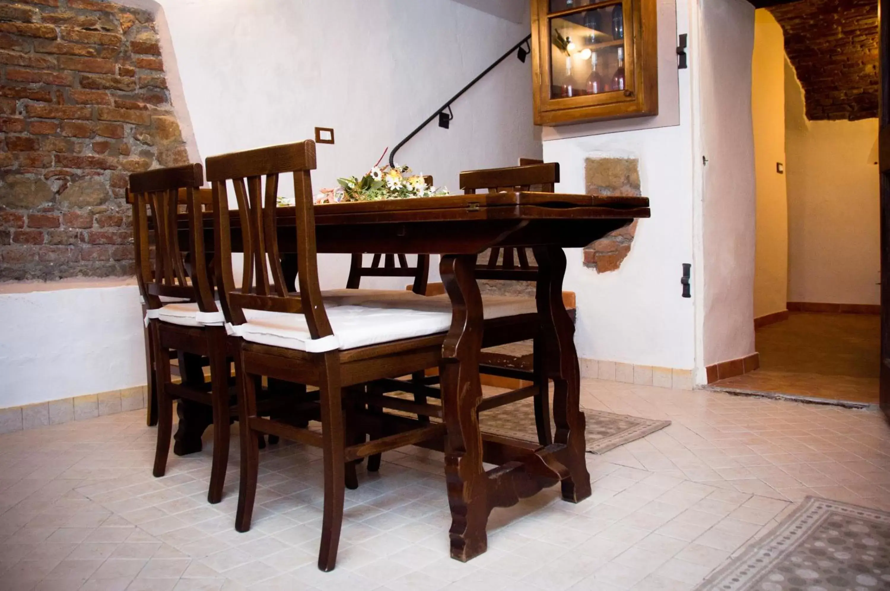 Communal lounge/ TV room, Dining Area in B&B Borgo Cortese