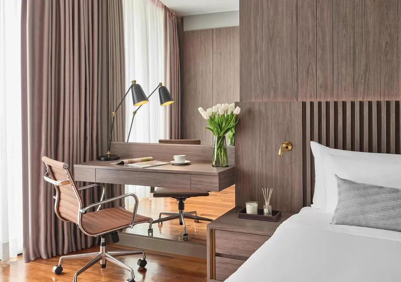Bed, Seating Area in Fraser Suites Sukhumvit Bangkok - SHA Extra Plus