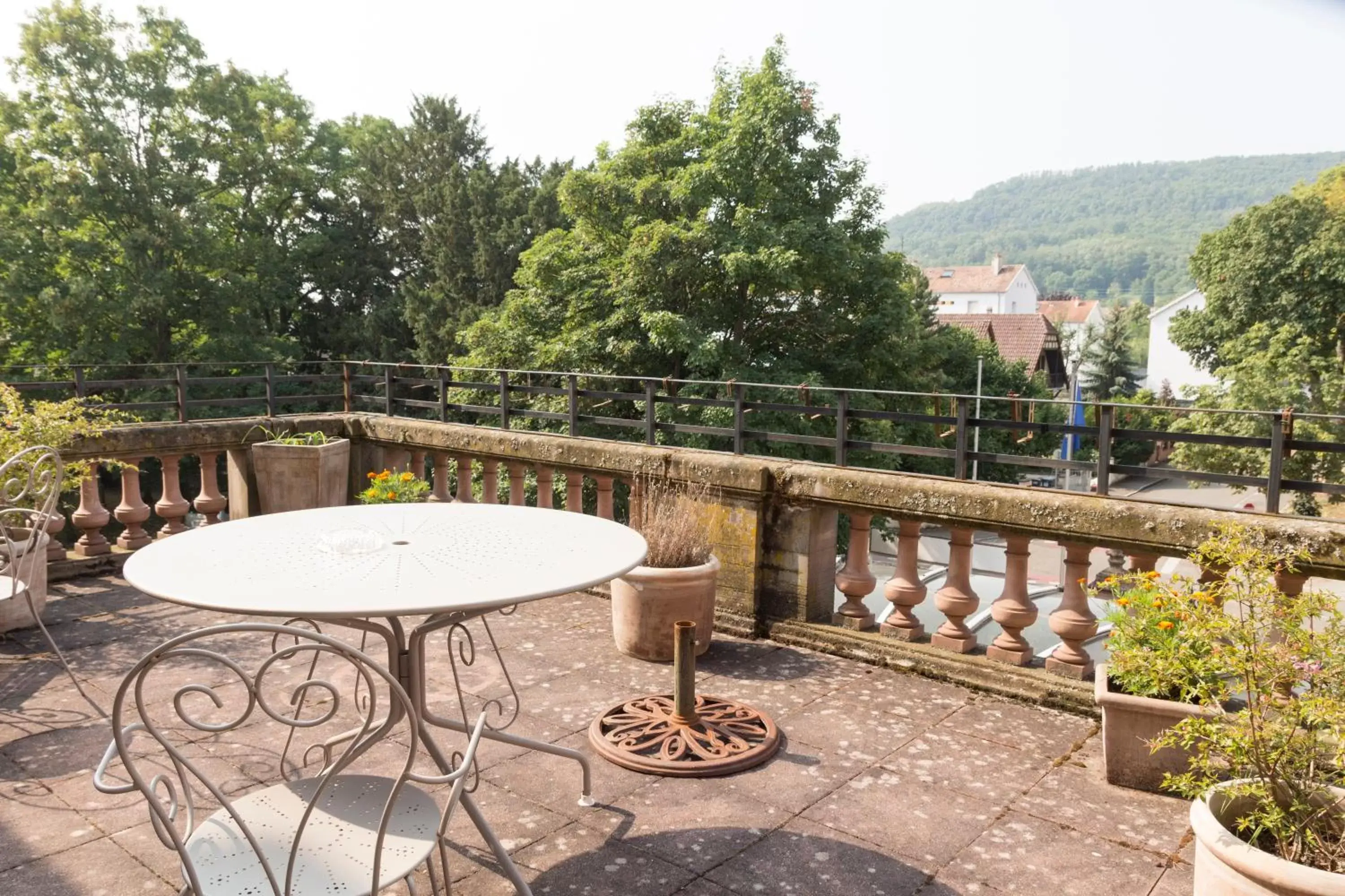 Balcony/Terrace, Patio/Outdoor Area in Domaine de Beaupré - Hotel The Originals Relais