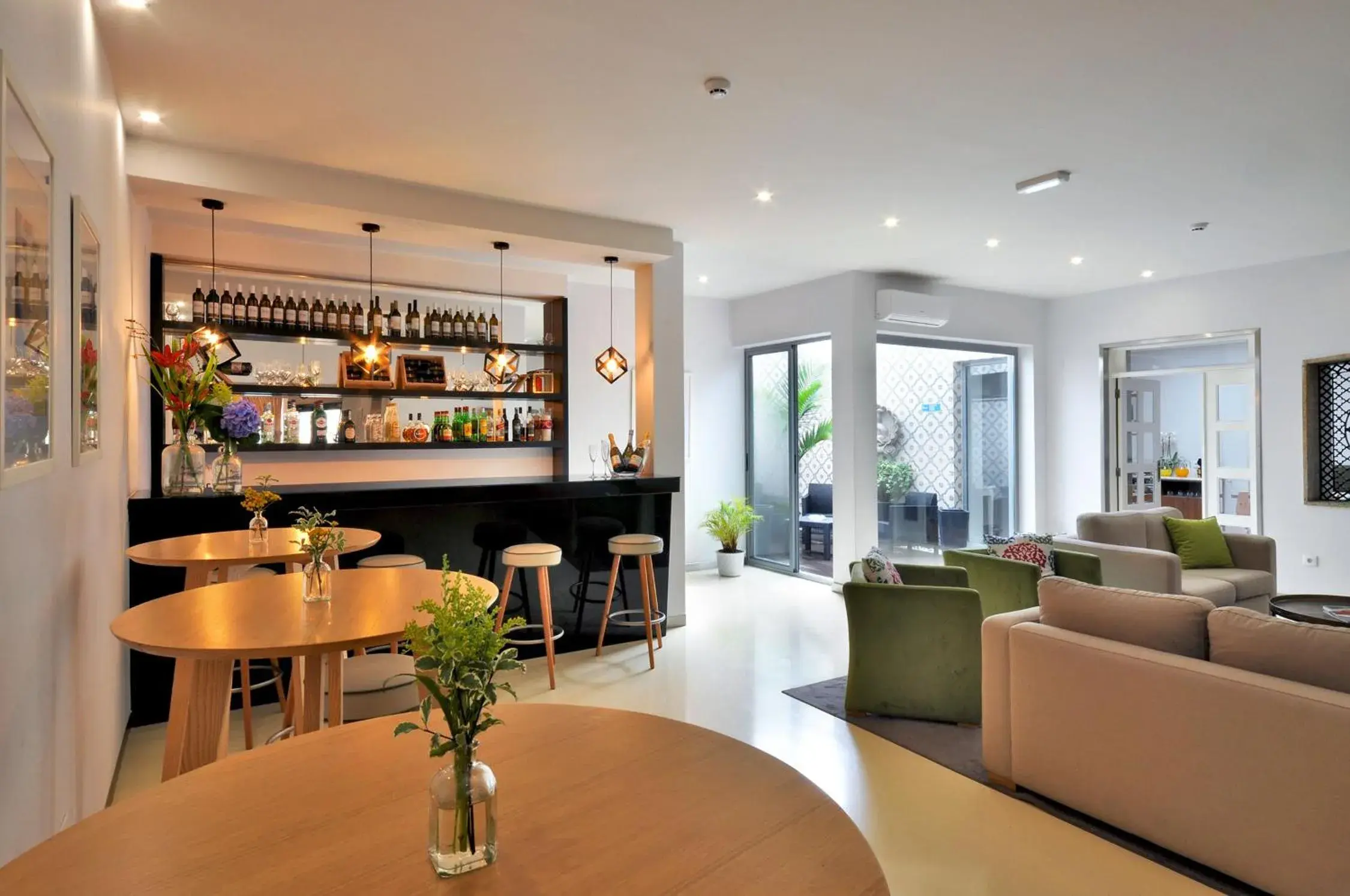 Lounge or bar, Lounge/Bar in Porto Domus Hotel