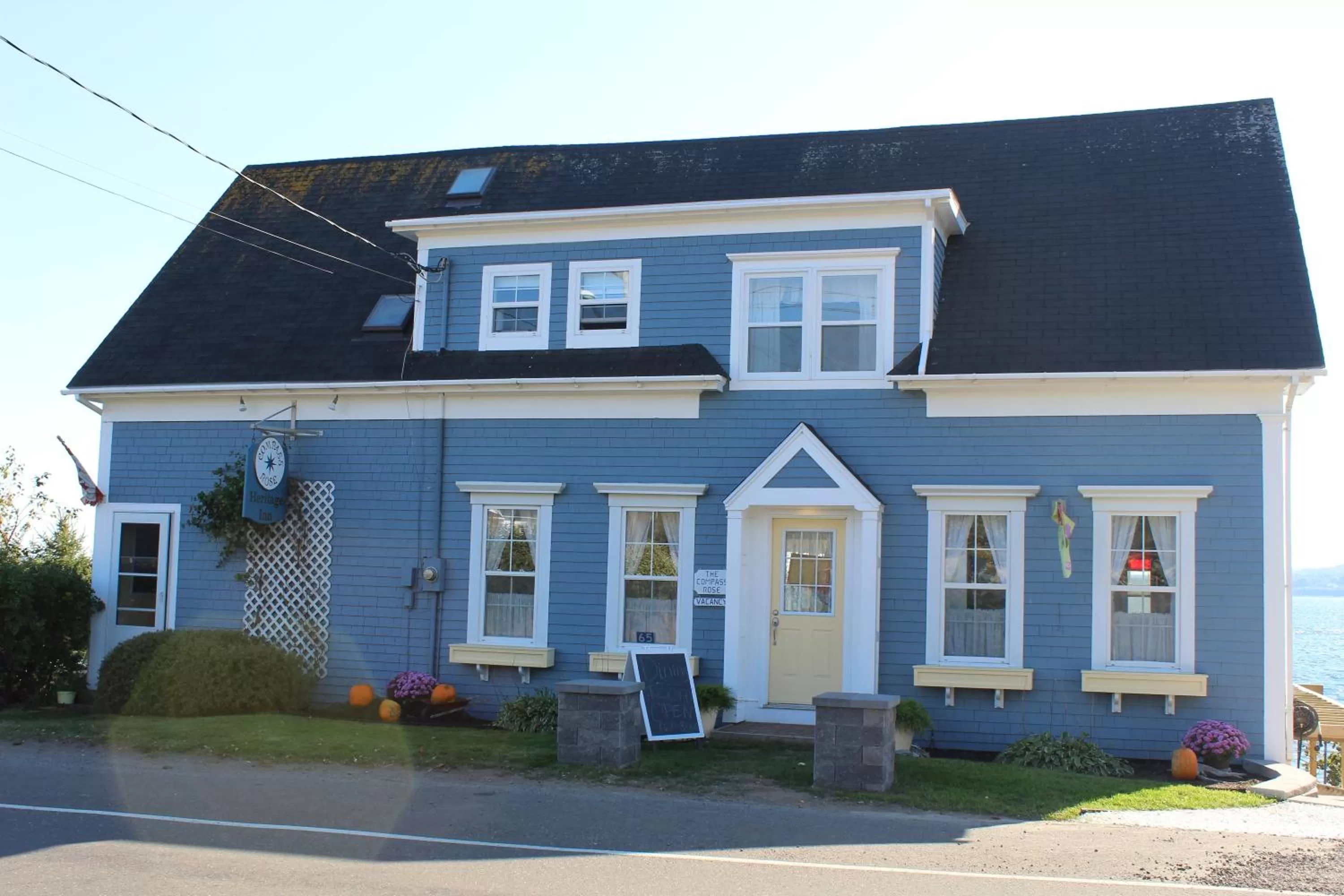 Facade/entrance in Compass Rose Heritage Inn