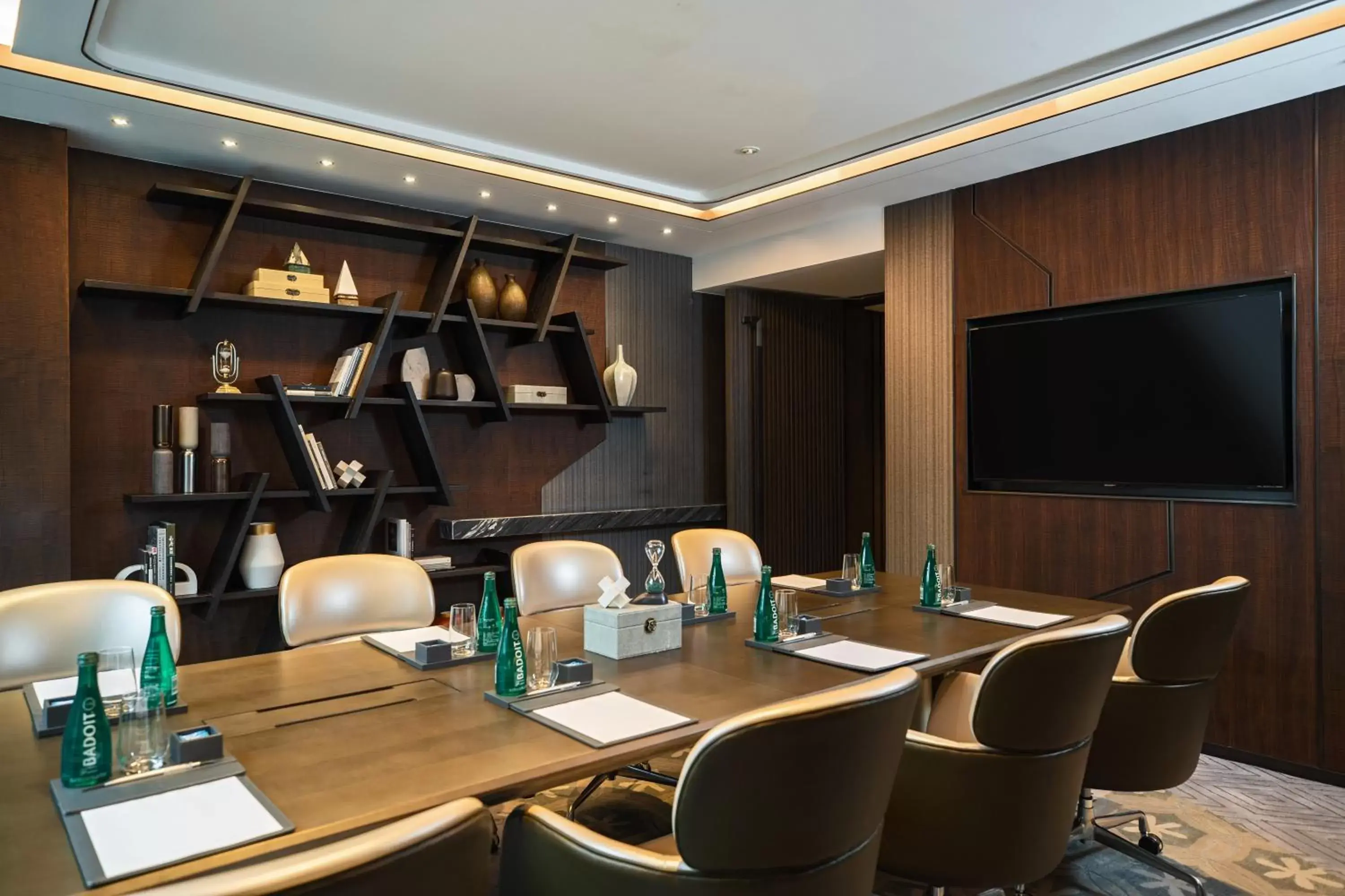 Meeting/conference room, TV/Entertainment Center in Renaissance Xi'an Hotel