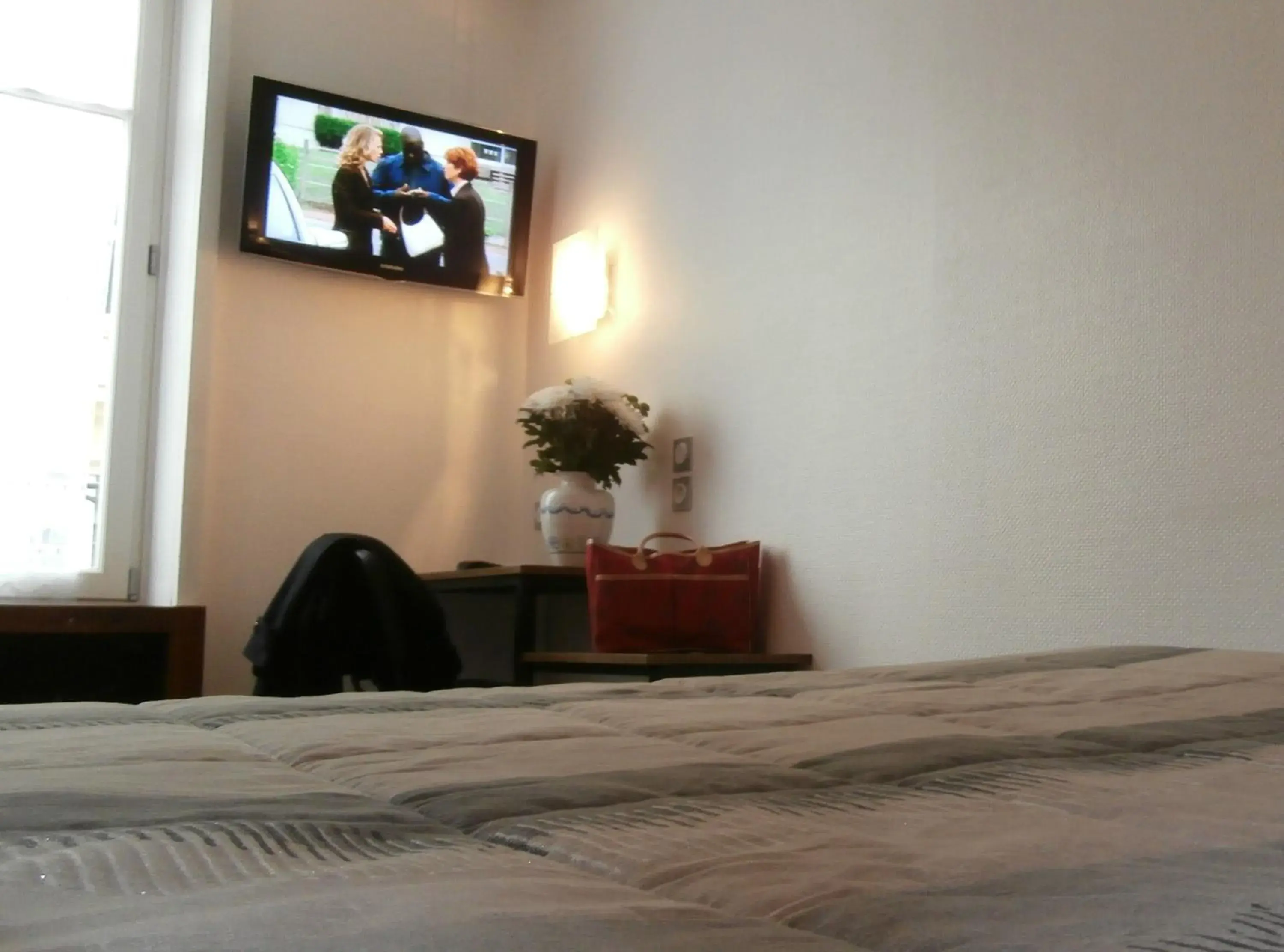 Bed, TV/Entertainment Center in Hotel Bristol Metz Centre Gare