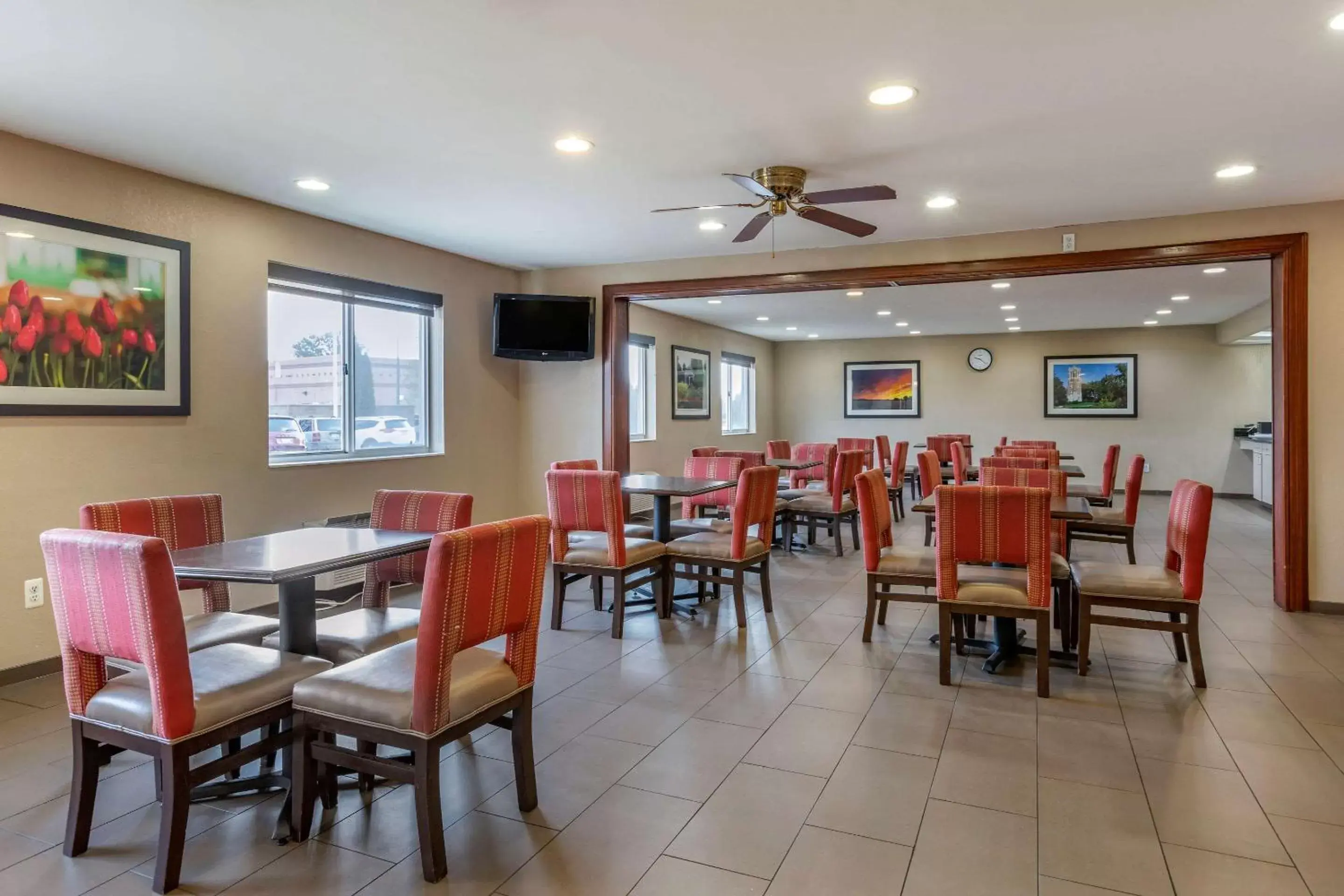 Restaurant/Places to Eat in Comfort Inn & Suites Dimondale