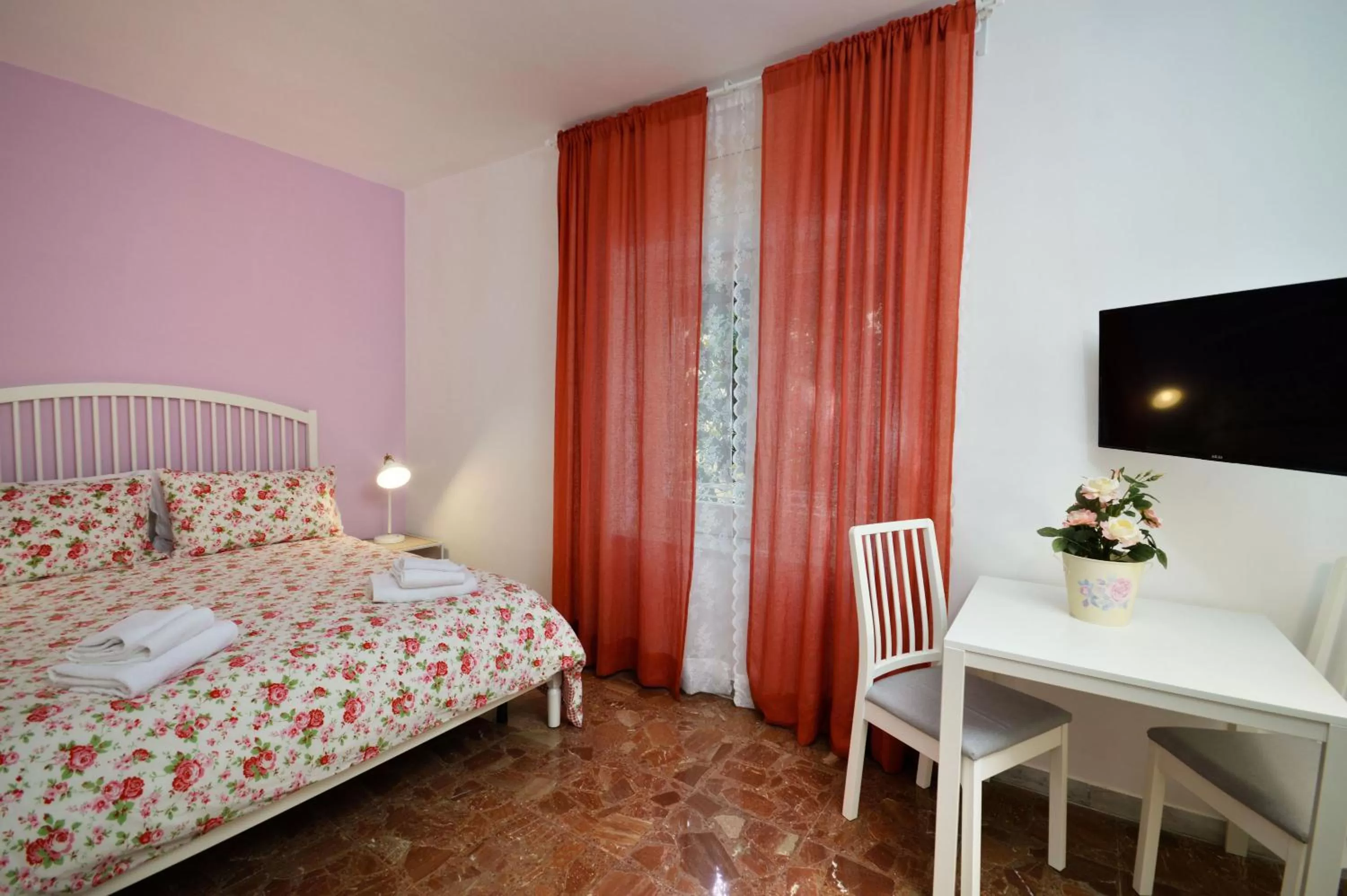 Photo of the whole room, Bed in La Locanda Dell'Arte-Museo