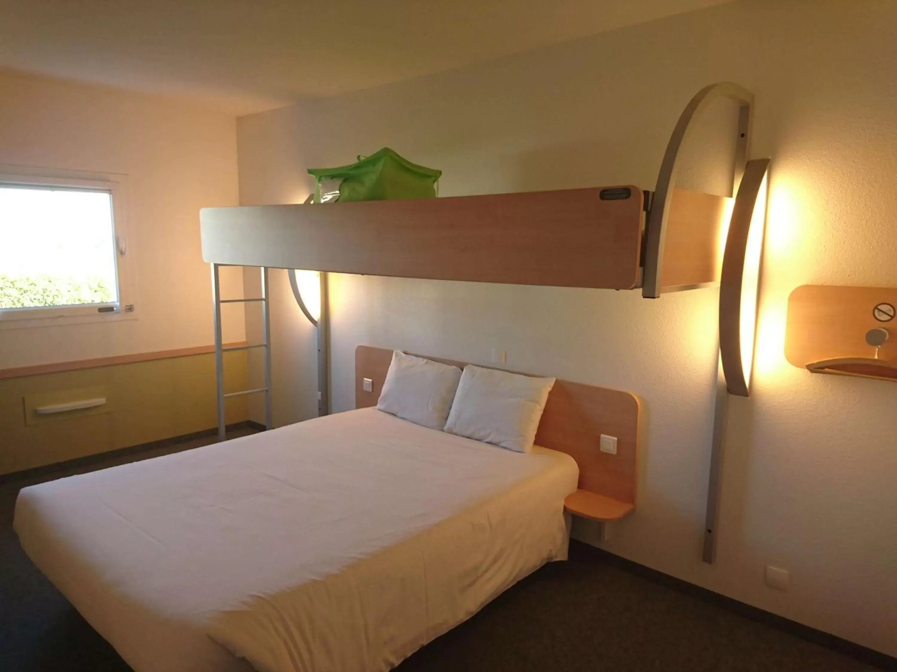 Photo of the whole room in Ibis Budget Ancenis