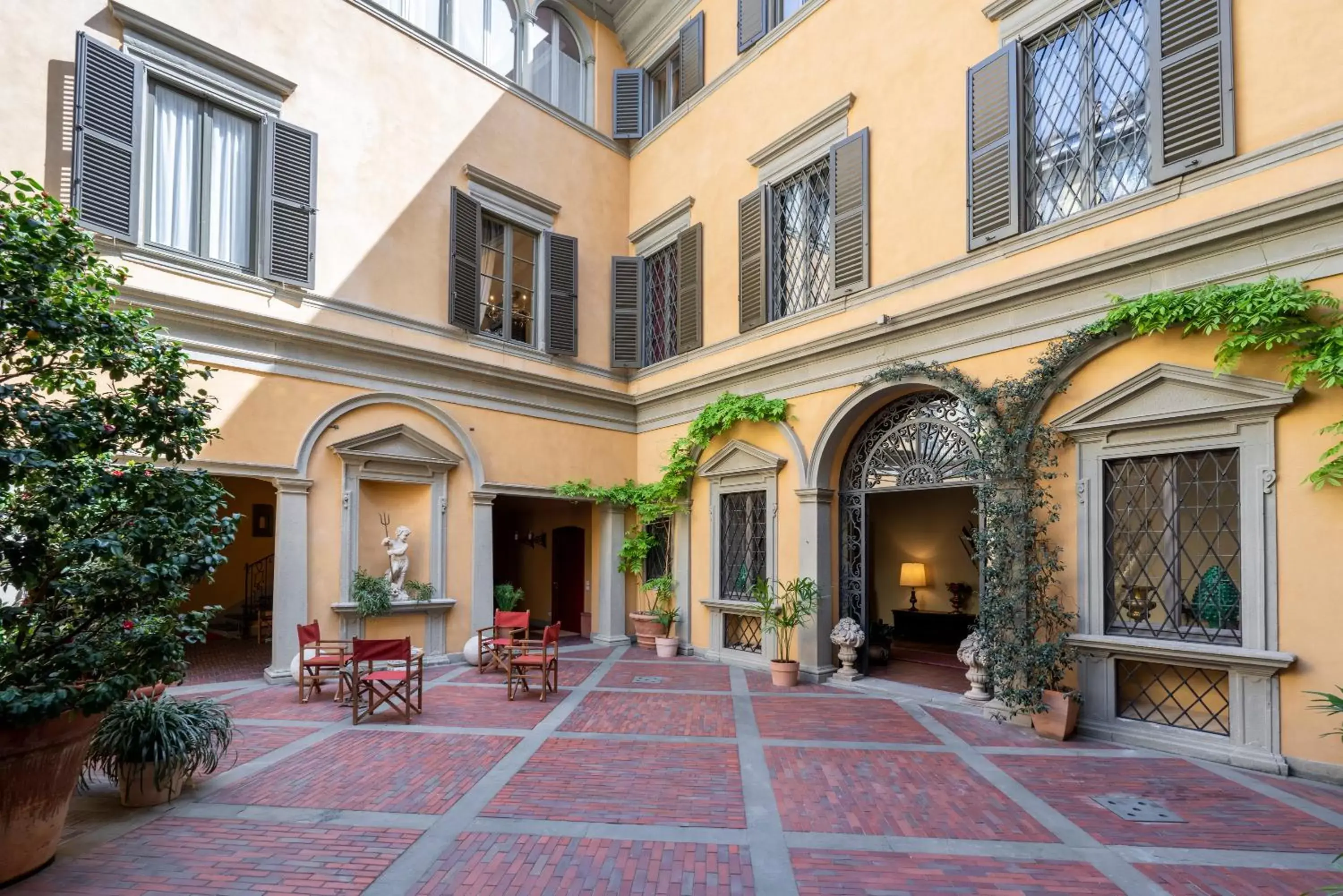 Inner courtyard view, Property Building in FORESTERIA di PALAZZO RADICI