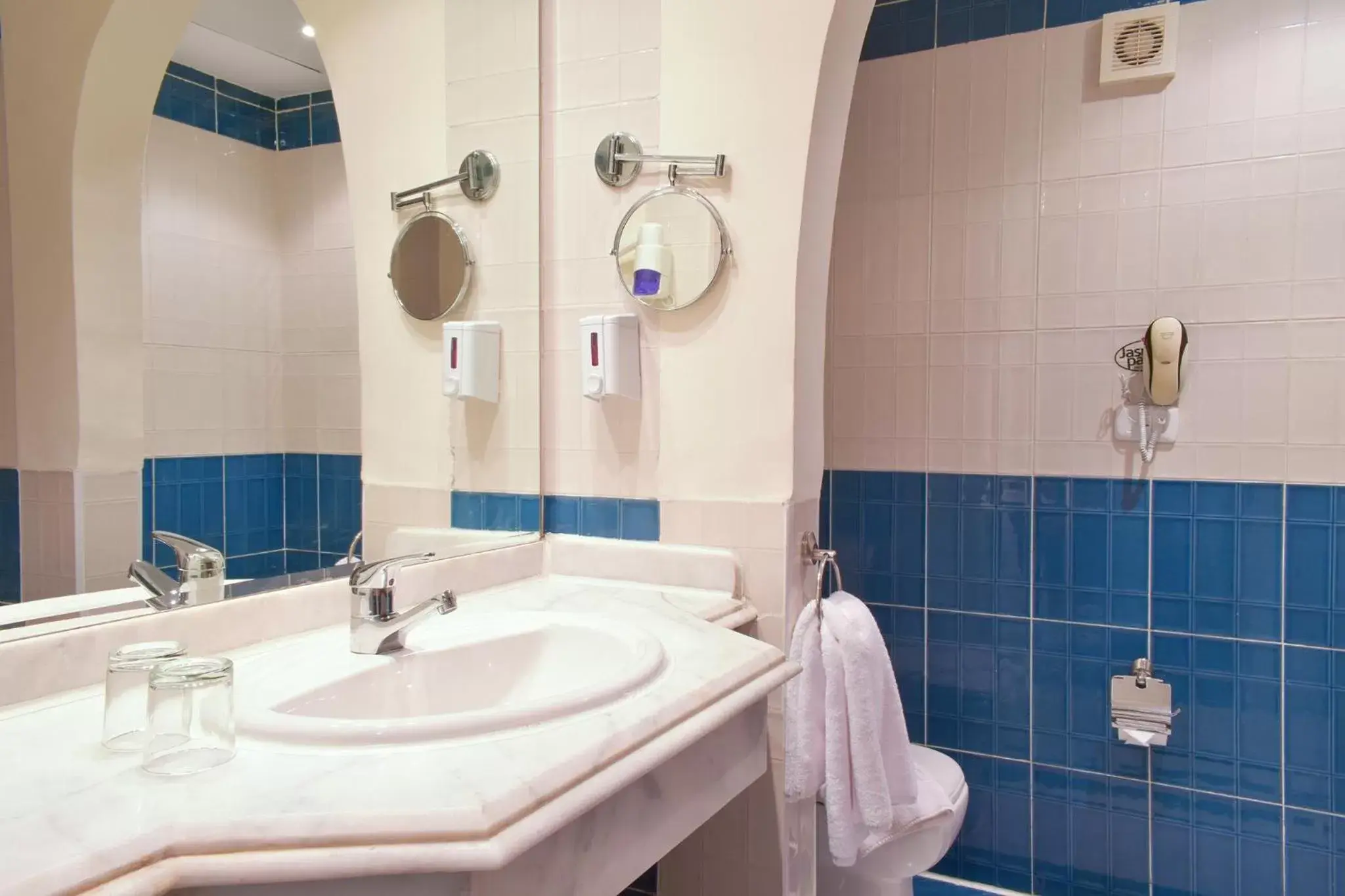 Bathroom in Jasmine Palace Resort