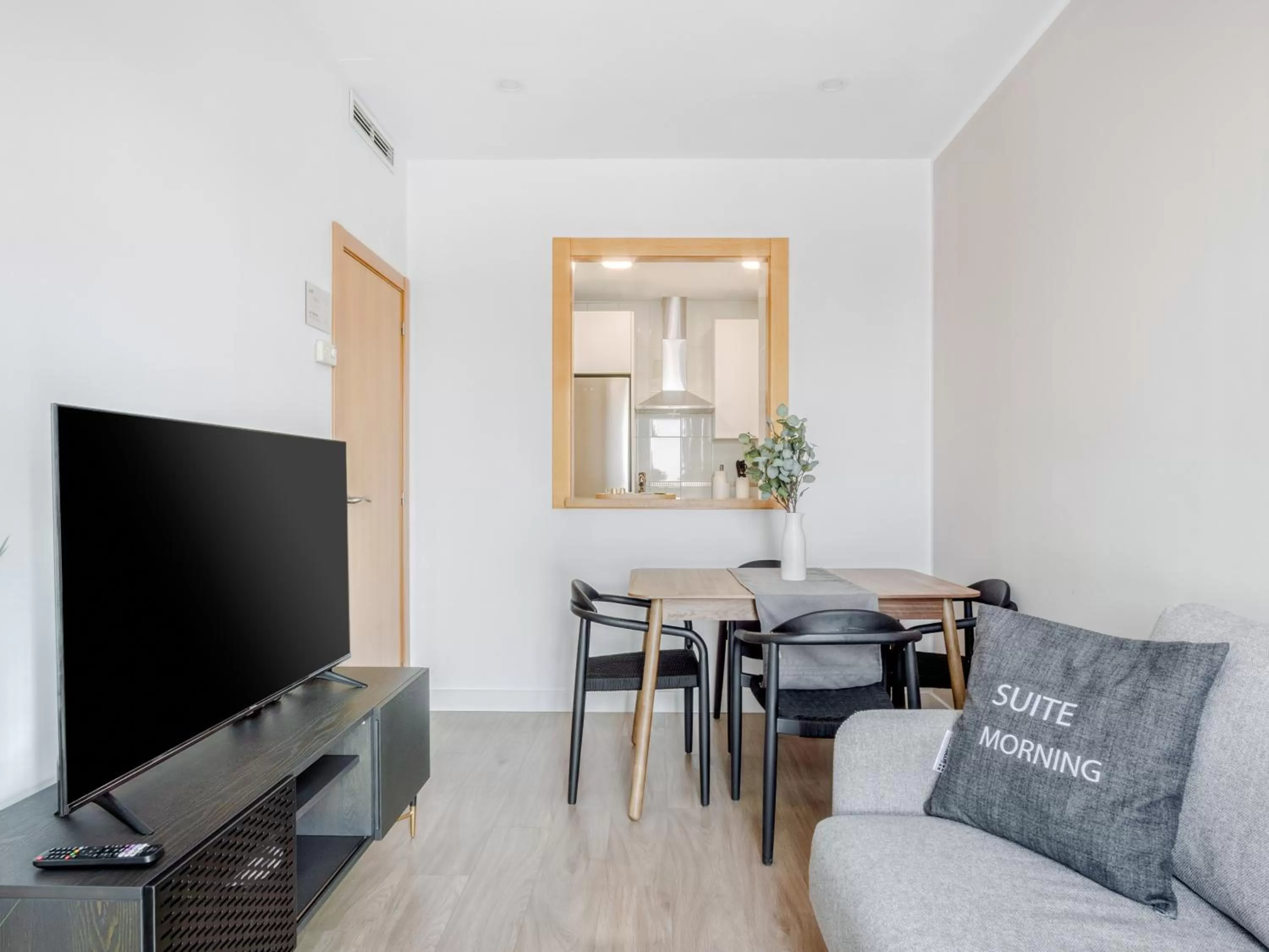 TV and multimedia in Limehome Madrid Calle de Don Ramón de la Cruz