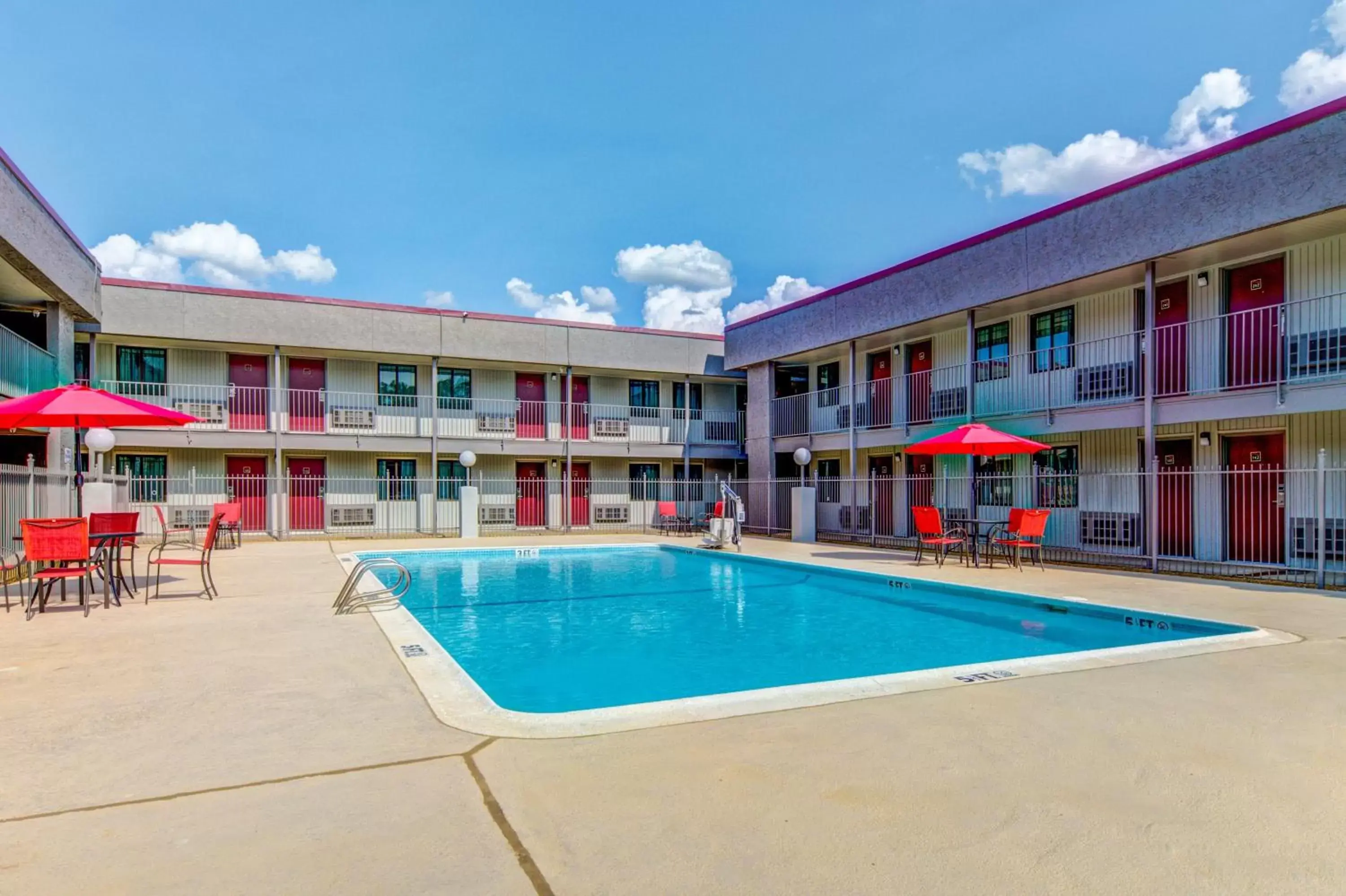 Swimming pool, Property Building in Red Roof Inn Lewisville