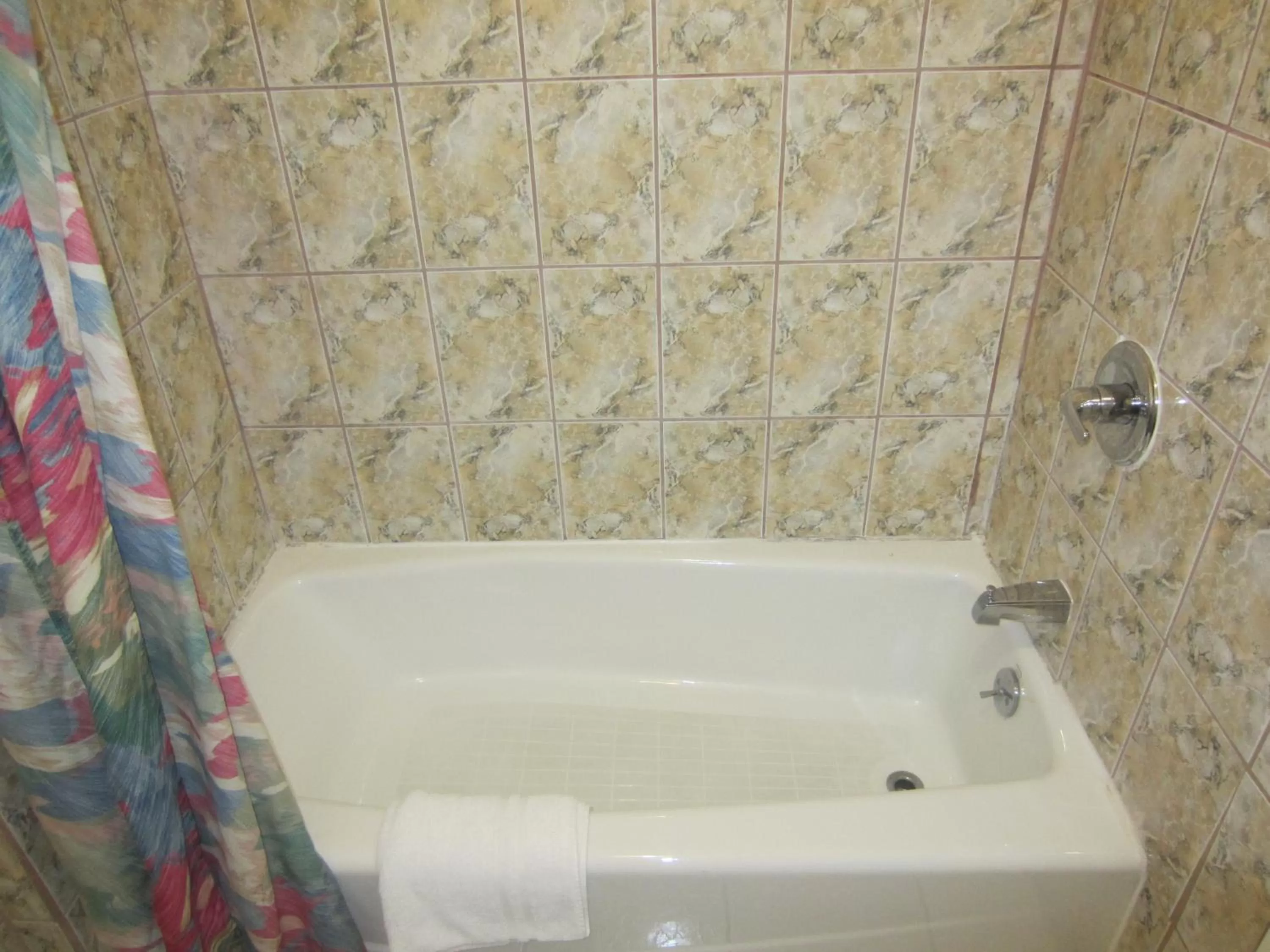 Bathroom in Travel Eagle Inn Motel