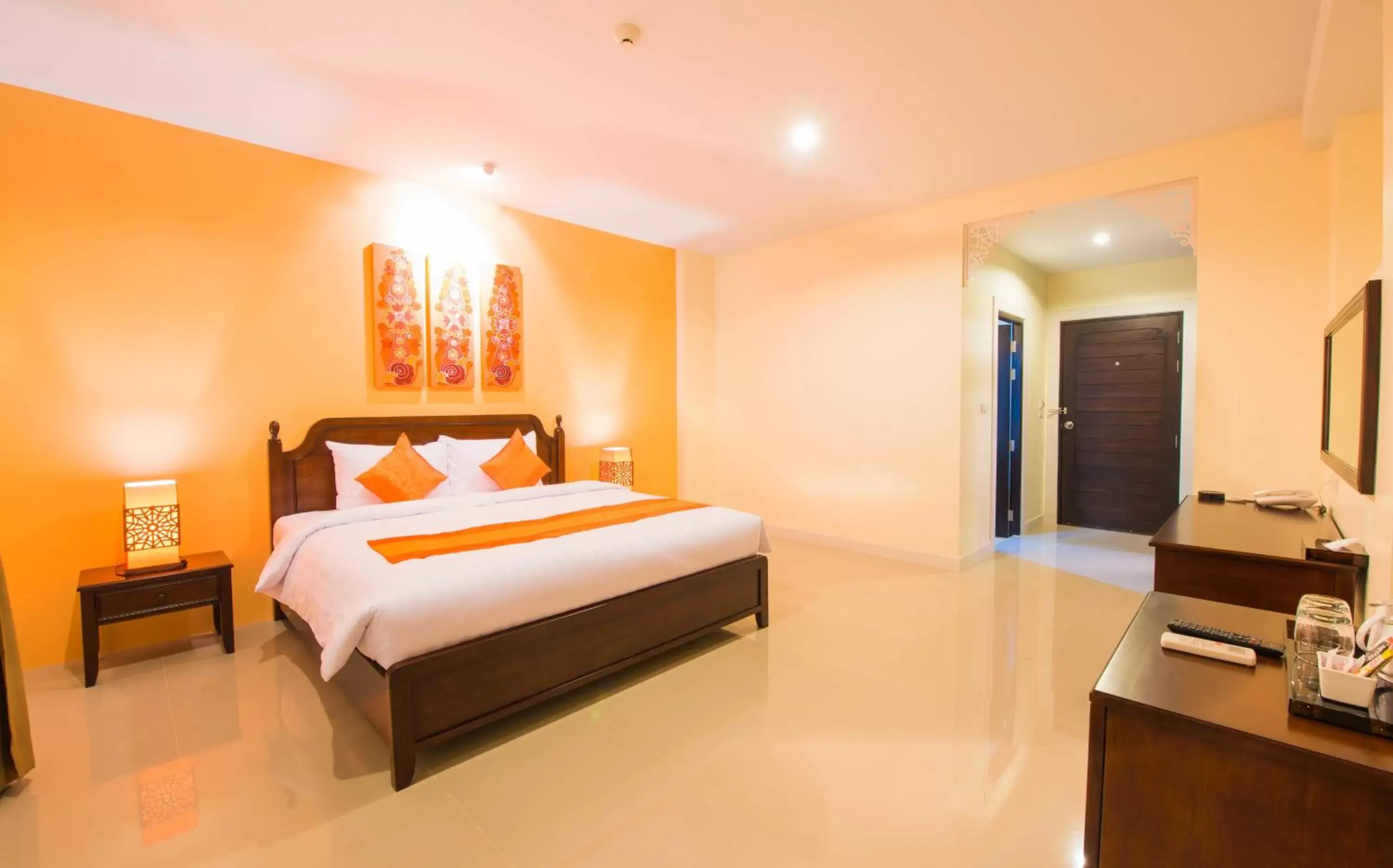 Photo of the whole room, Bed in Krabi Front Bay Resort