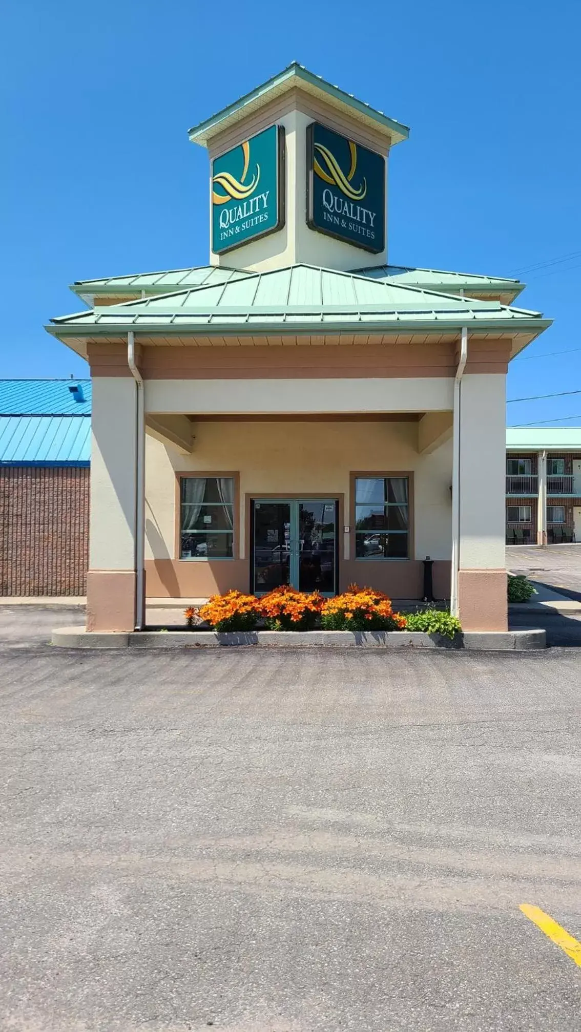 Property building in Quality Inn & Suites 1000 Islands