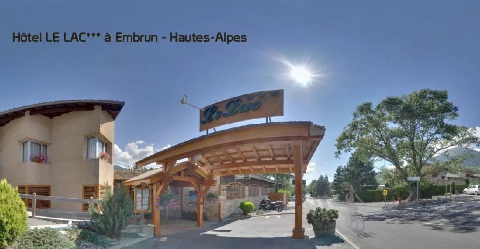 Facade/entrance in Logis Hotel Le Lac