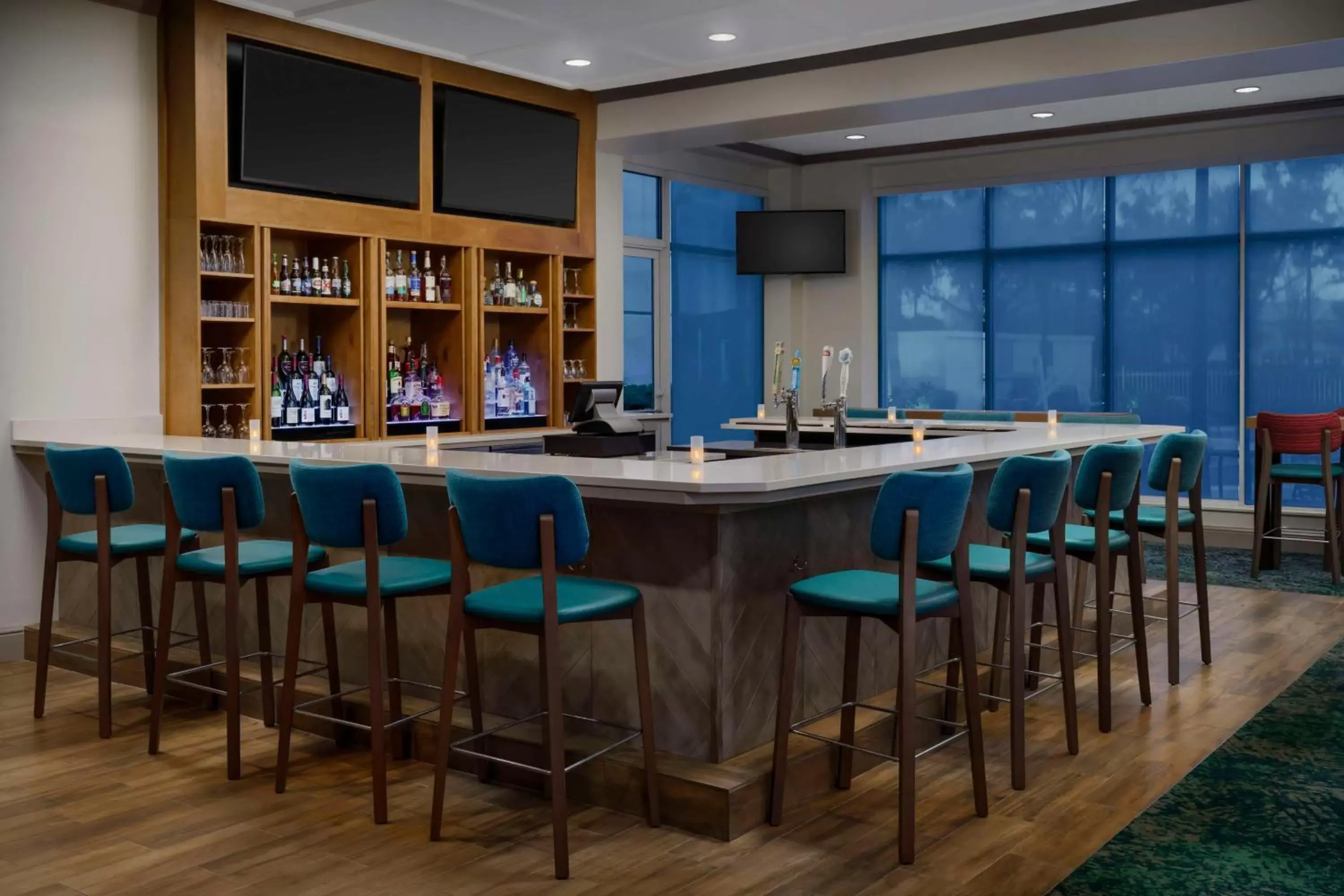 Lounge or bar in Hilton Garden Inn Orlando at SeaWorld