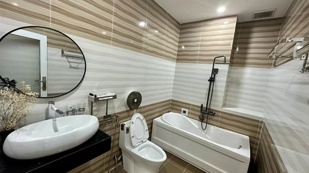 Shower in Khách sạn Anh Tuấn