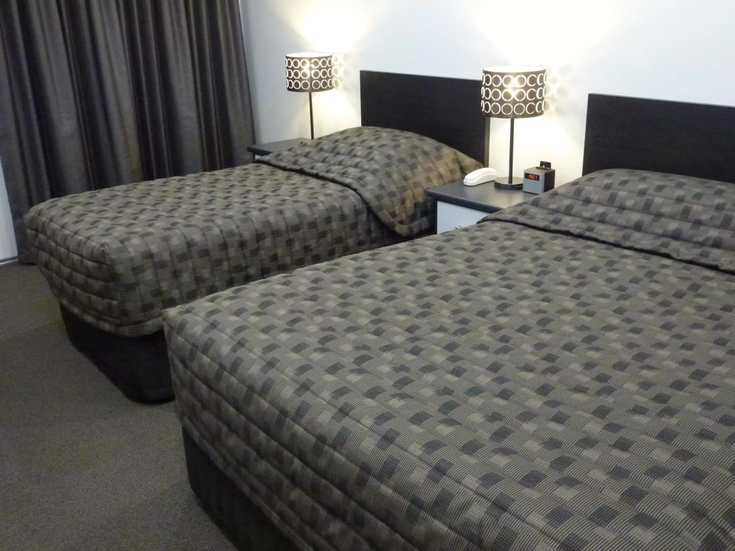 Photo of the whole room, Bed in Tower Motor Inn