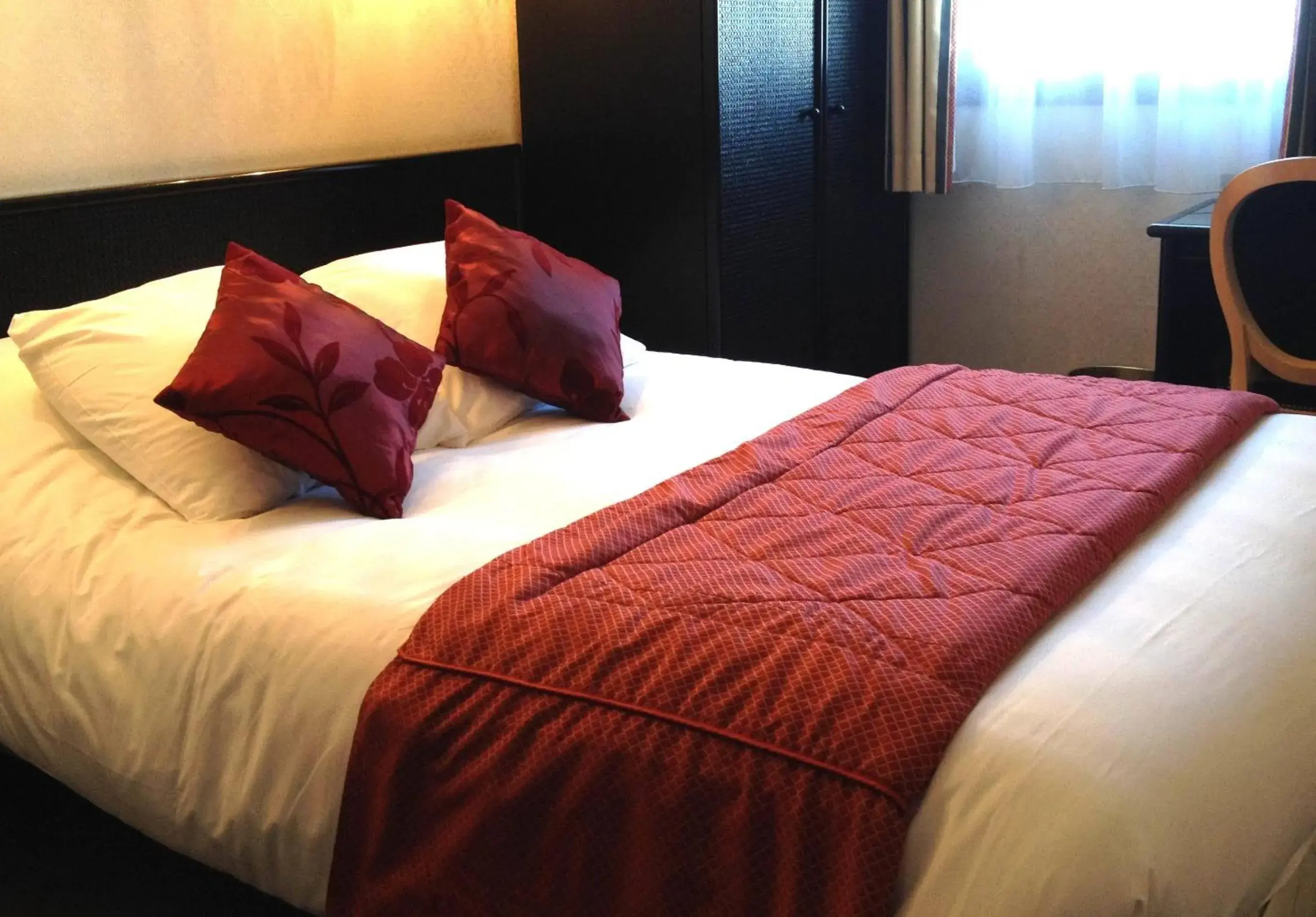 Bedroom, Bed in Hotel De Clisson Saint Brieuc