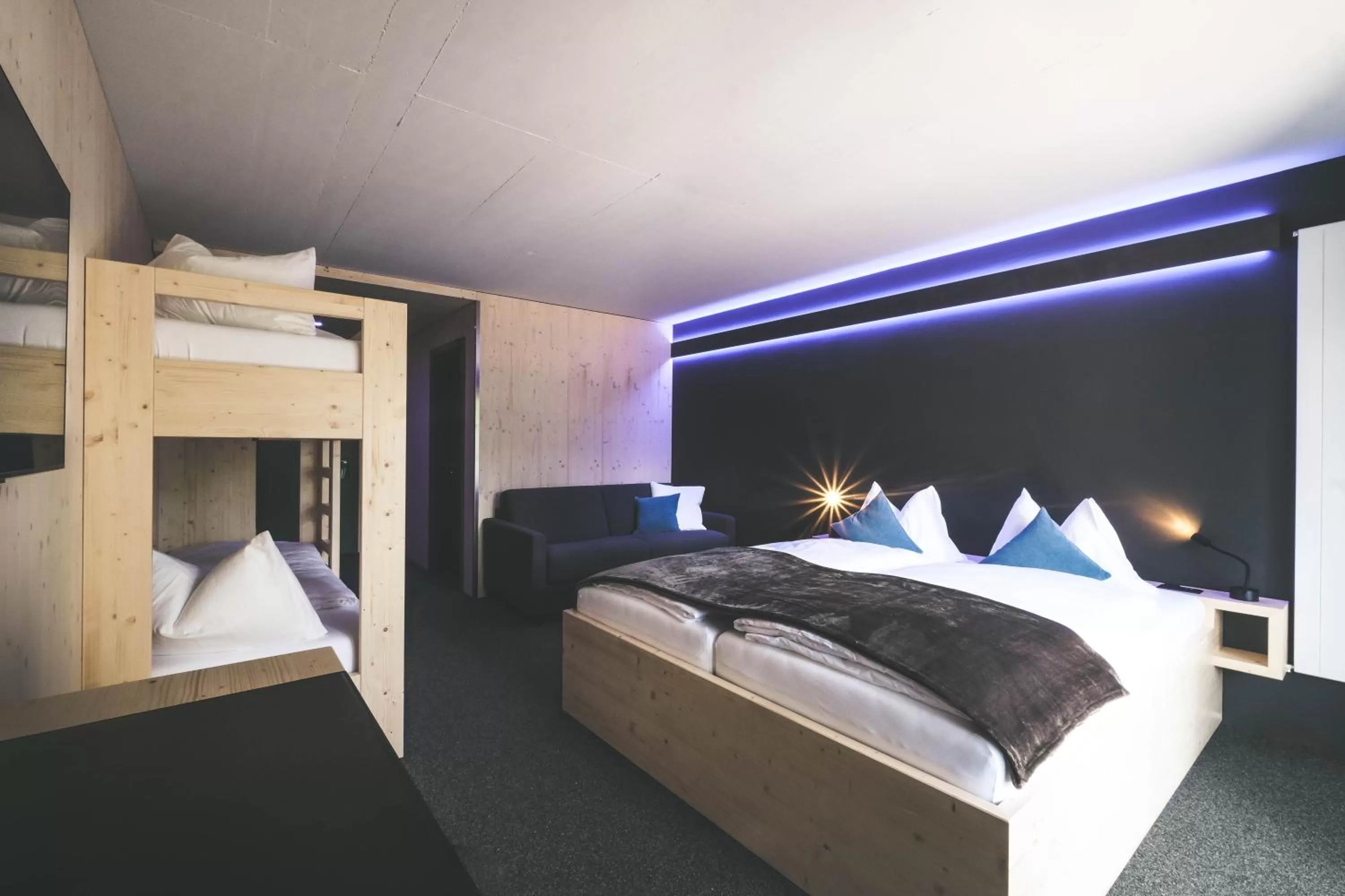 Photo of the whole room, Bed in Frutigresort