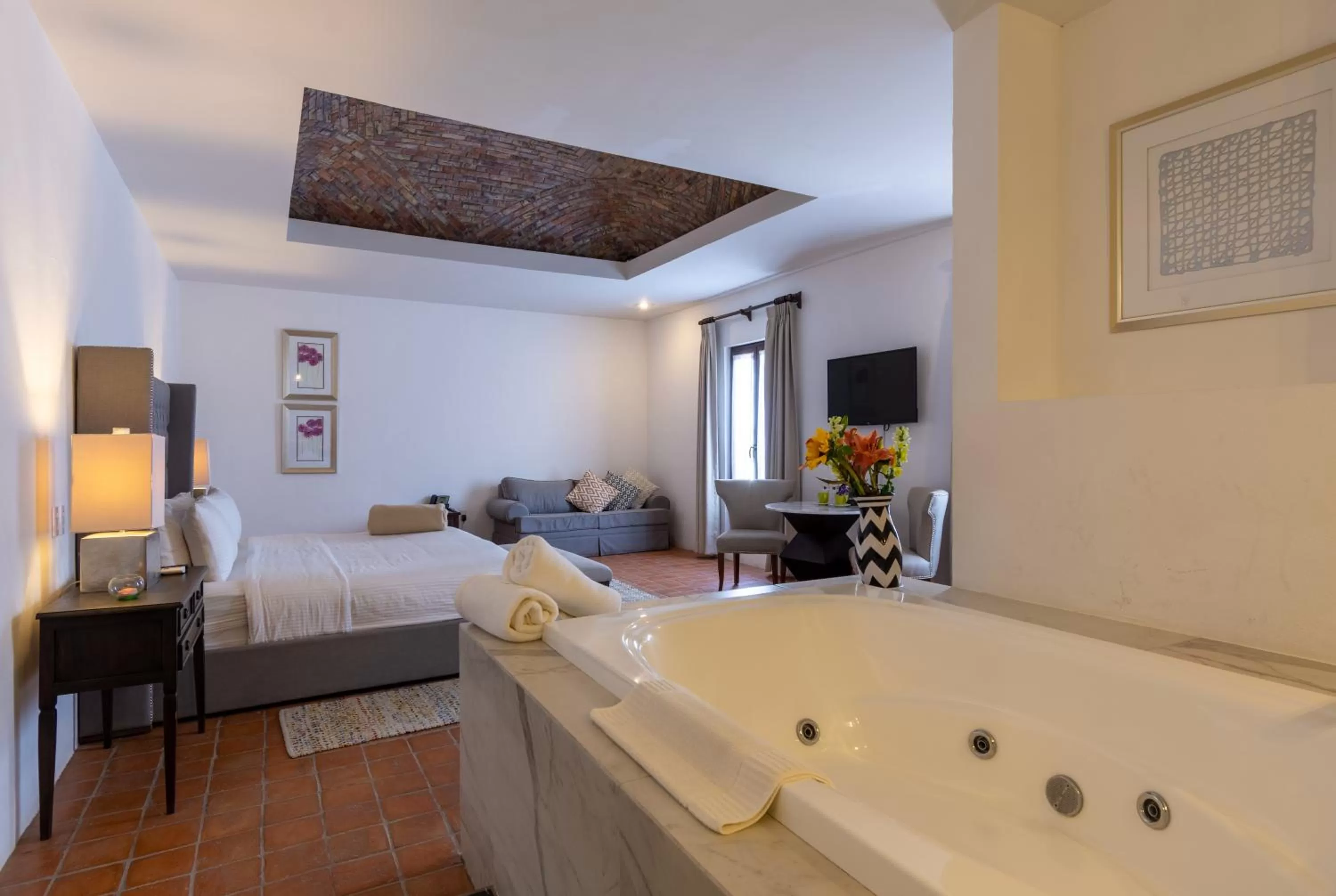 Bathroom, Bed in Hotel Hacienda San Cristóbal