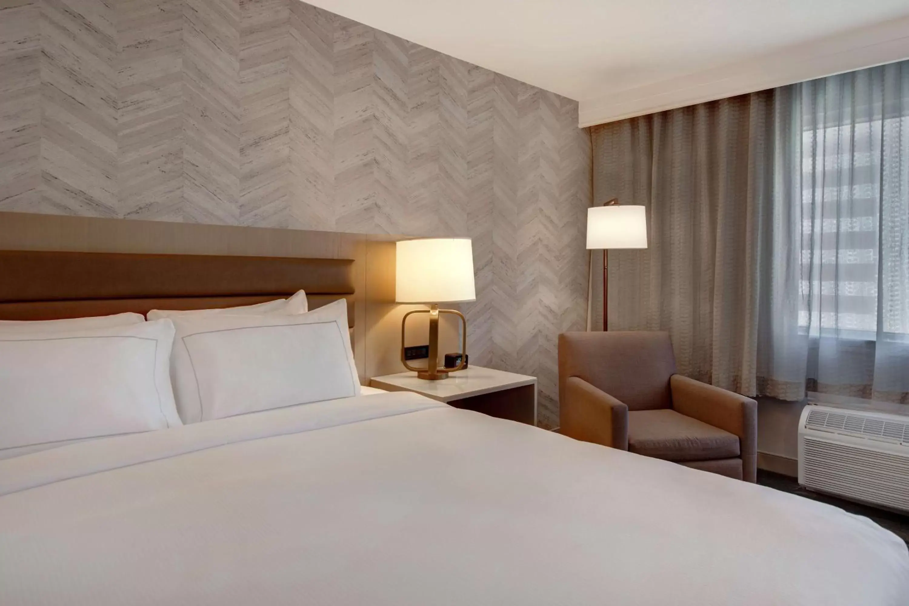 Bed in DoubleTree by Hilton LAX - El Segundo