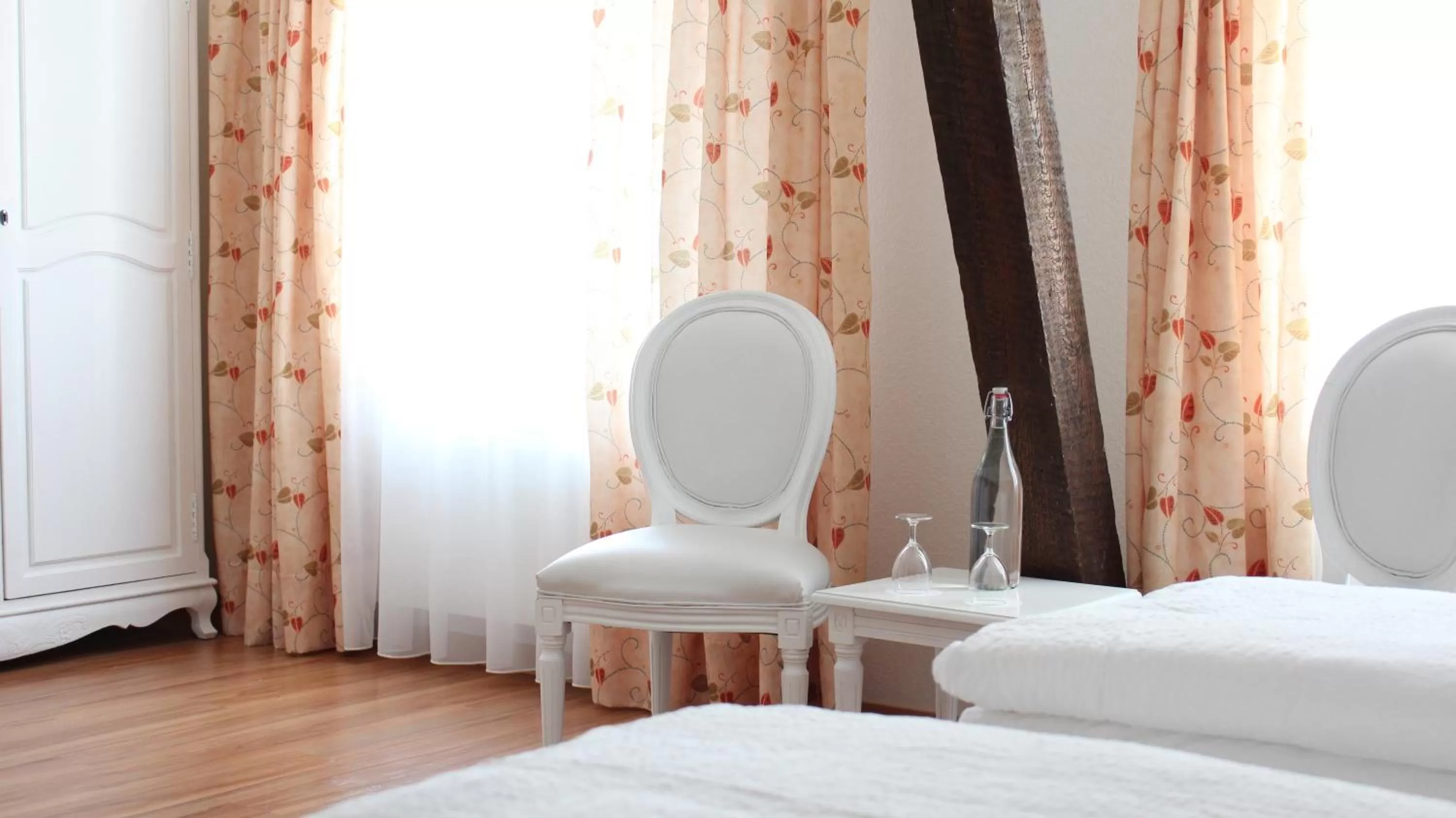 Decorative detail, Bed in Hotel Weisses Kreuz